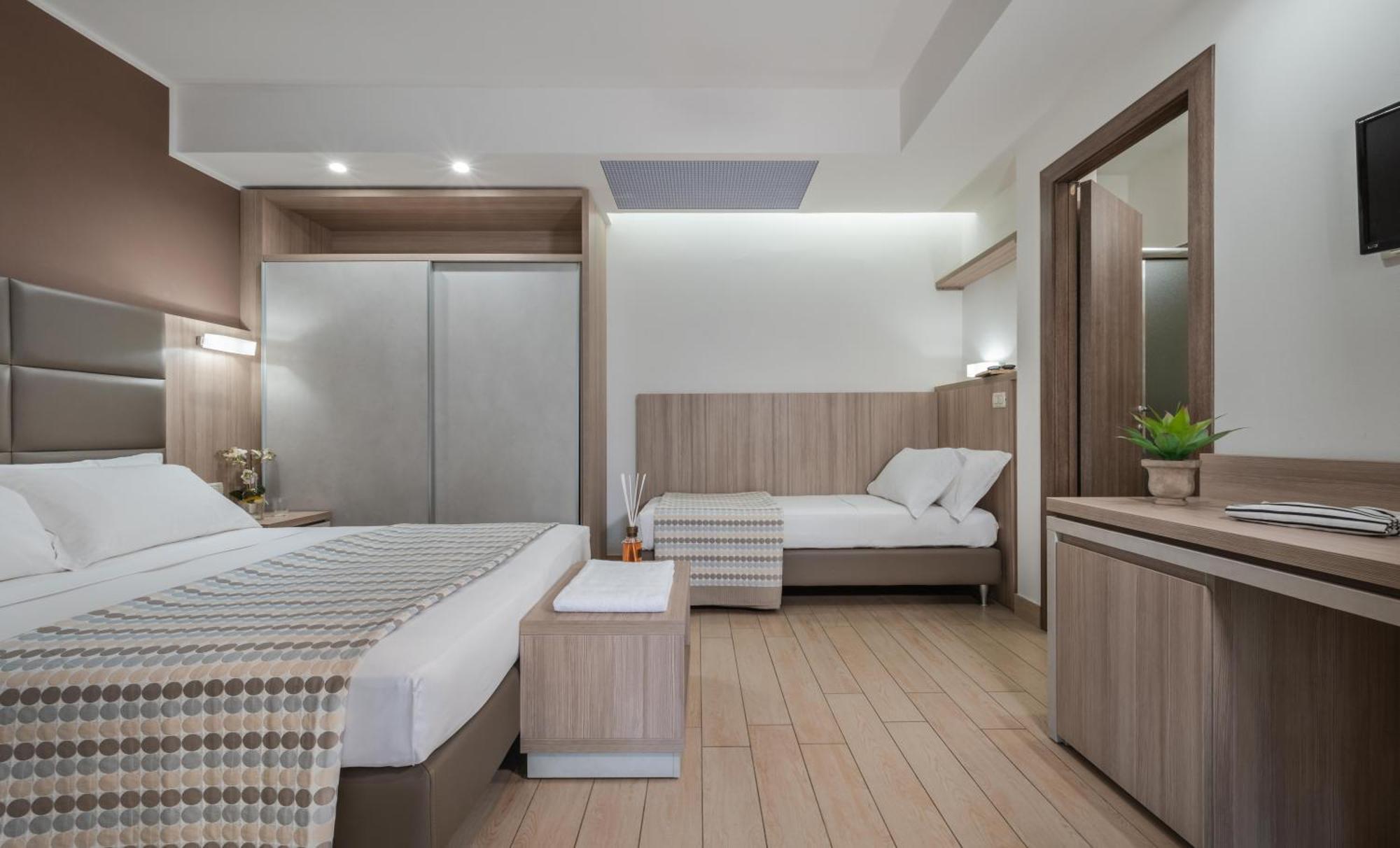 Triple Room,1536697873:JPEG
