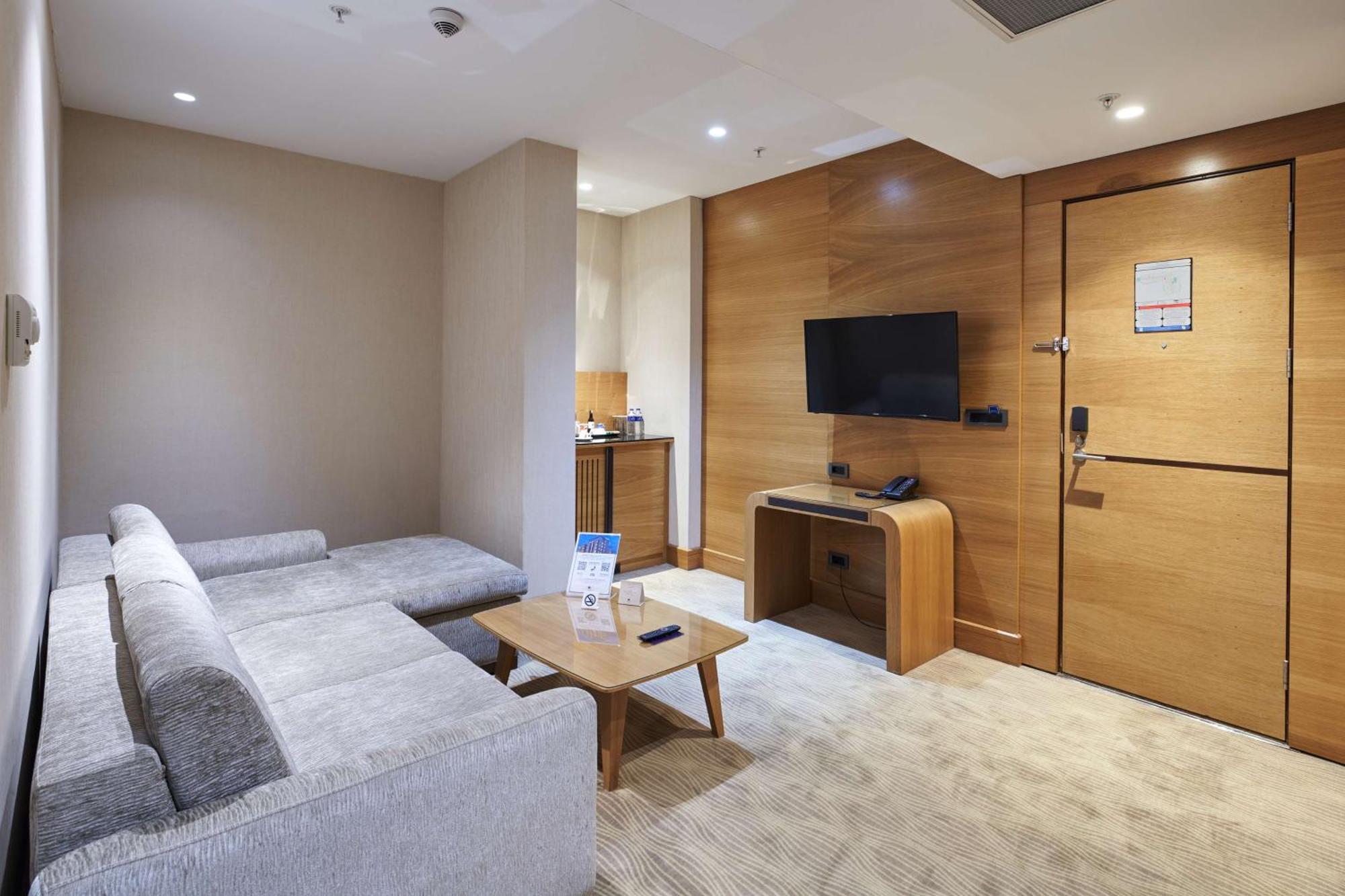One-Bedroom King Suite,1536744799:JPEG
