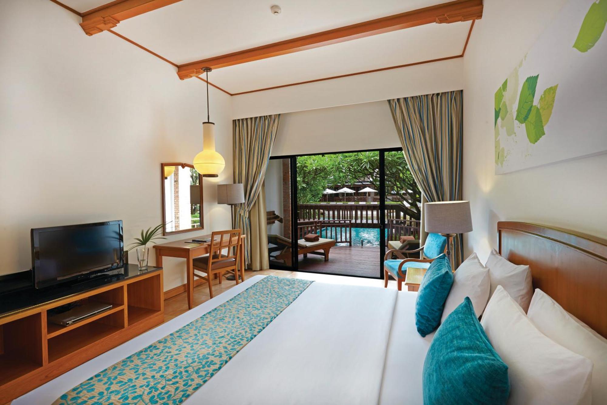 Deluxe Double or Twin Room Pool Access,1536829210:JPEG