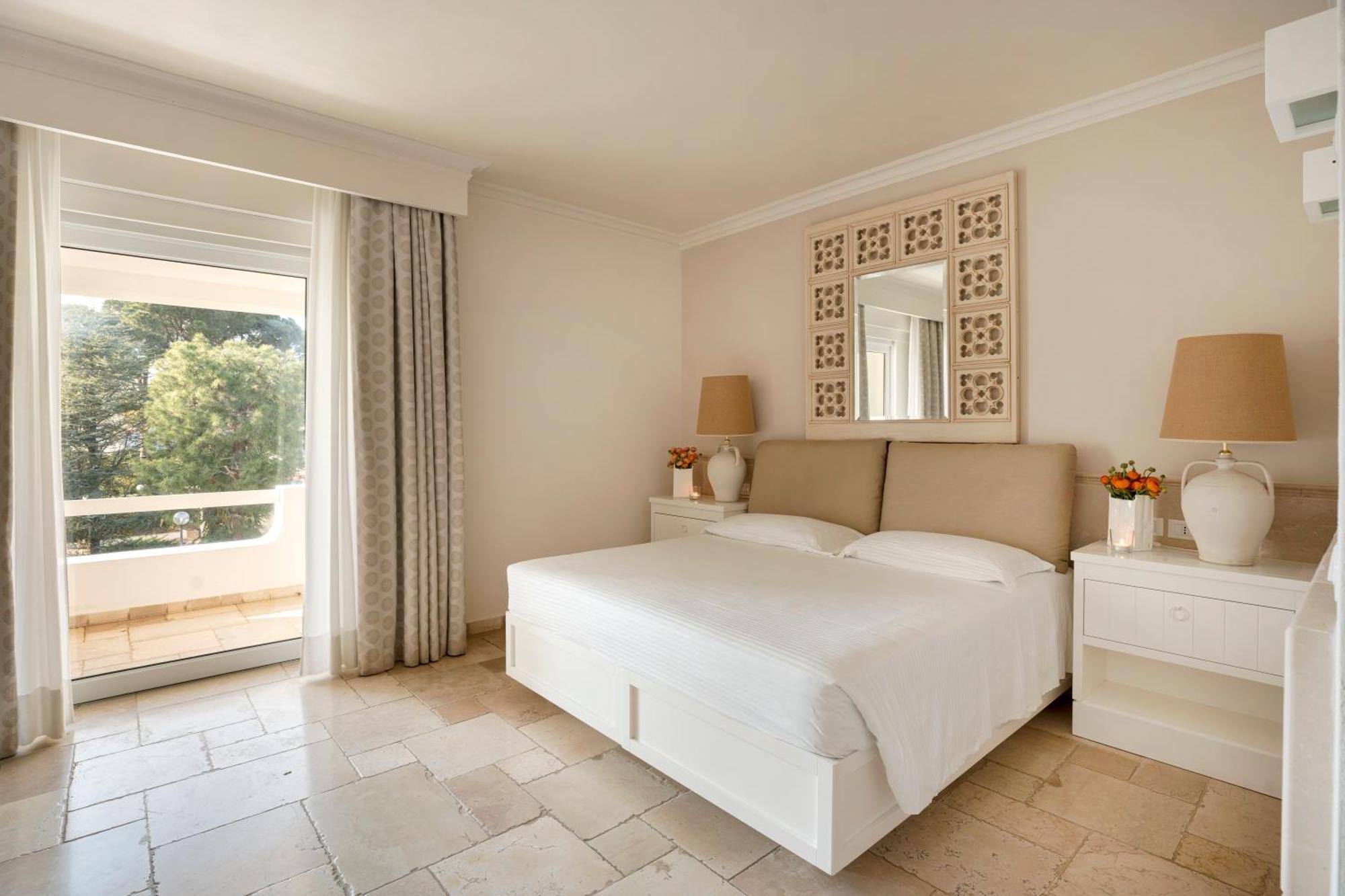 Deluxe Room,1536914320:JPEG