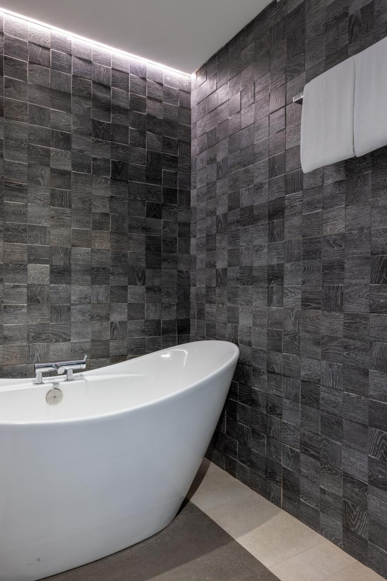 One-Bedroom Suite,1536929506:JPEG
