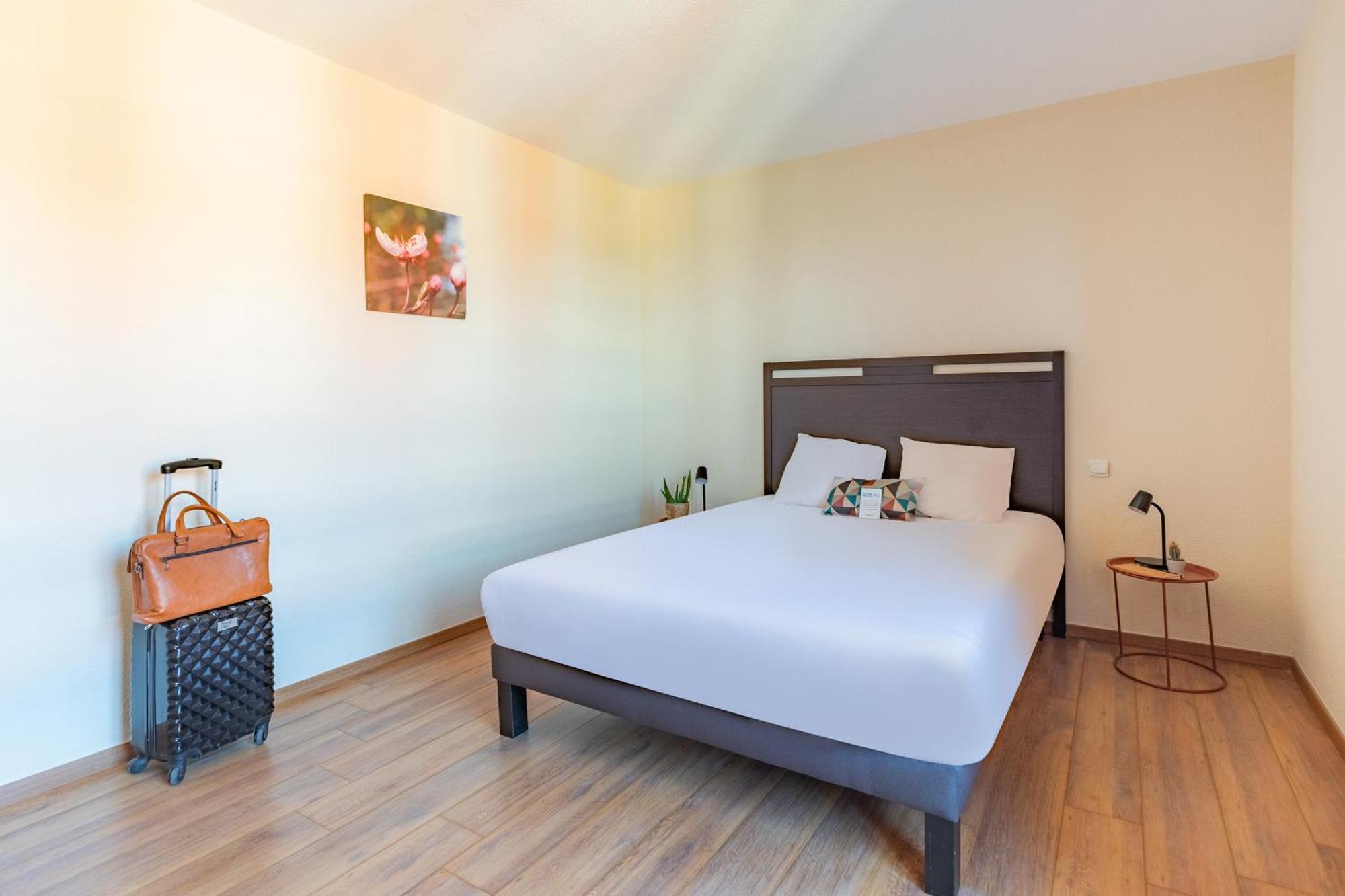 Three-Bedroom Apartment,1536944830:JPEG