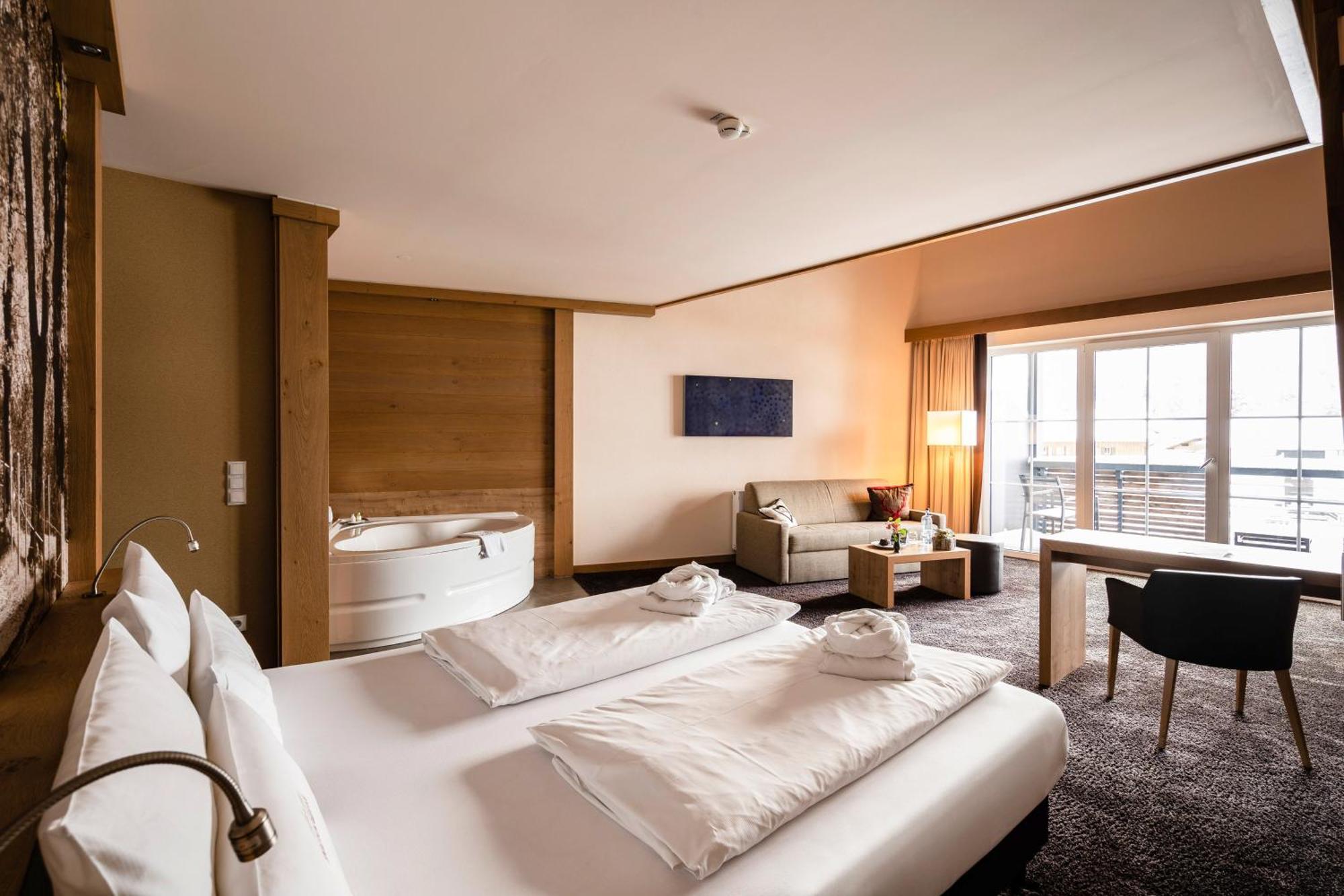 Junior Suite,1536946768:JPEG