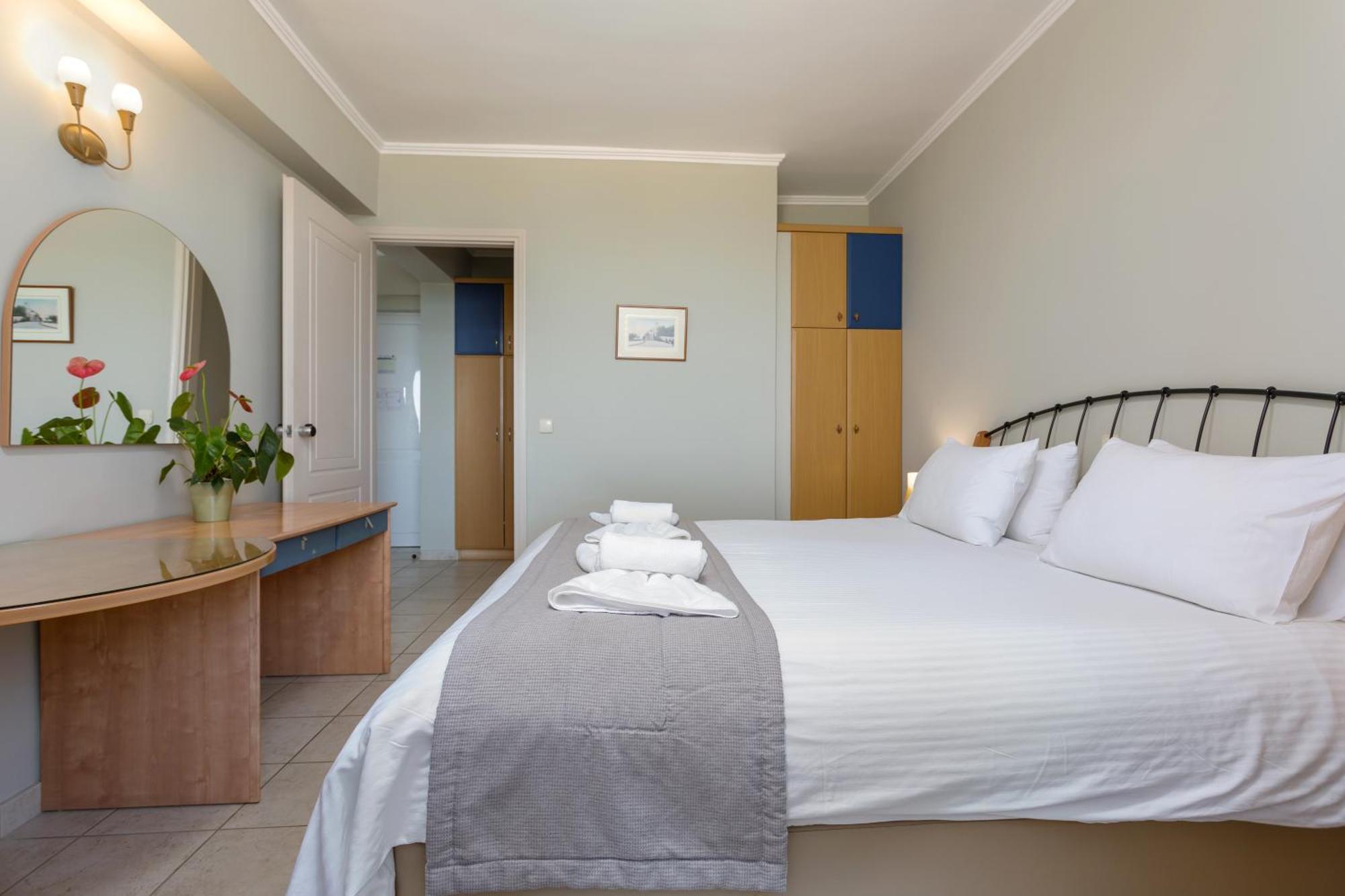Two-Bedroom Apartment Side Sea View