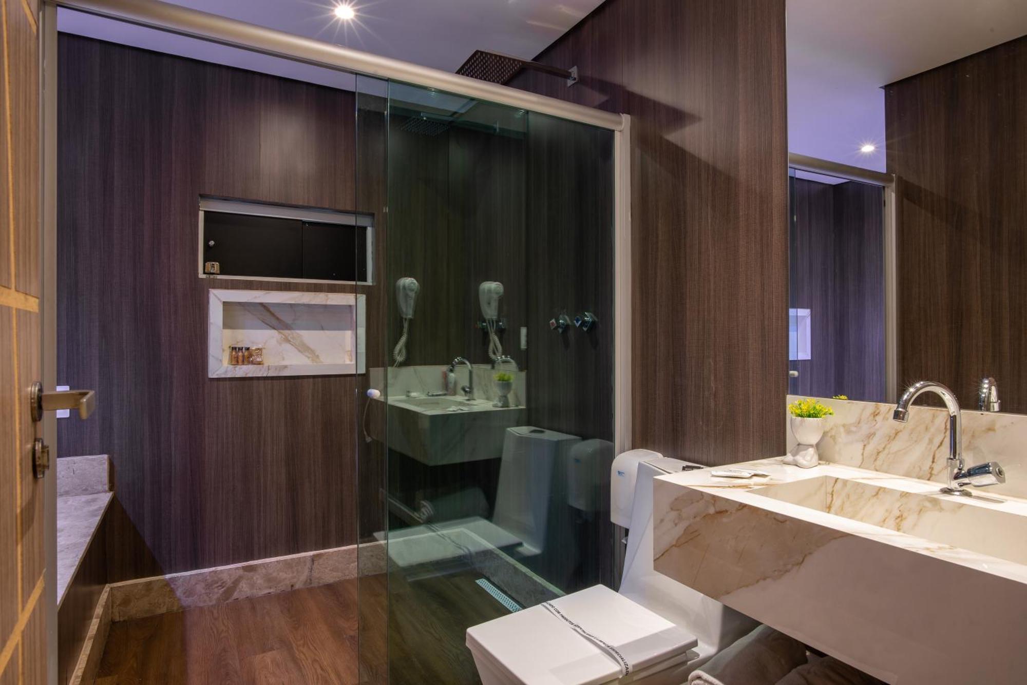 Deluxe Suite Spa Bath