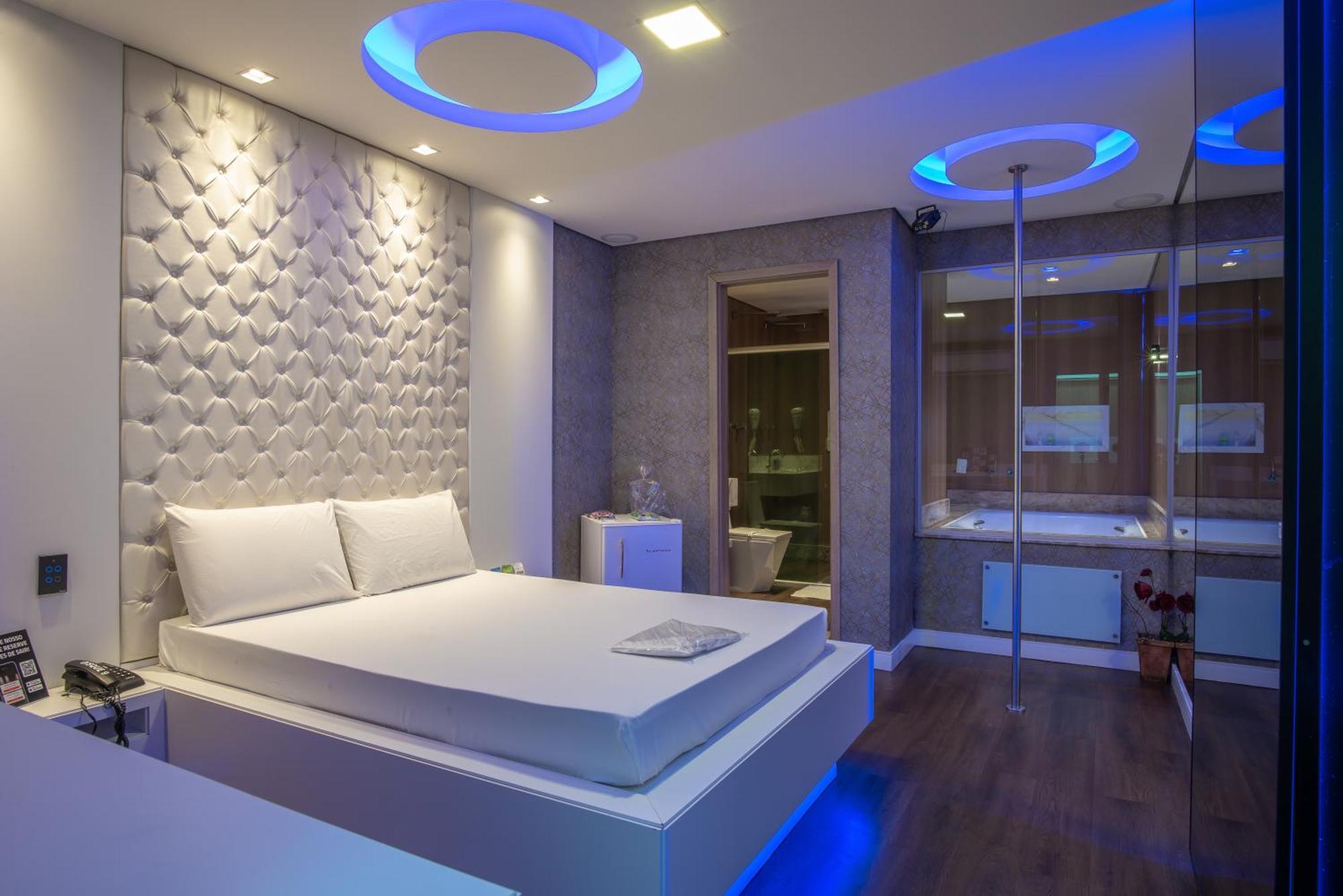 Deluxe Suite Spa Bath
