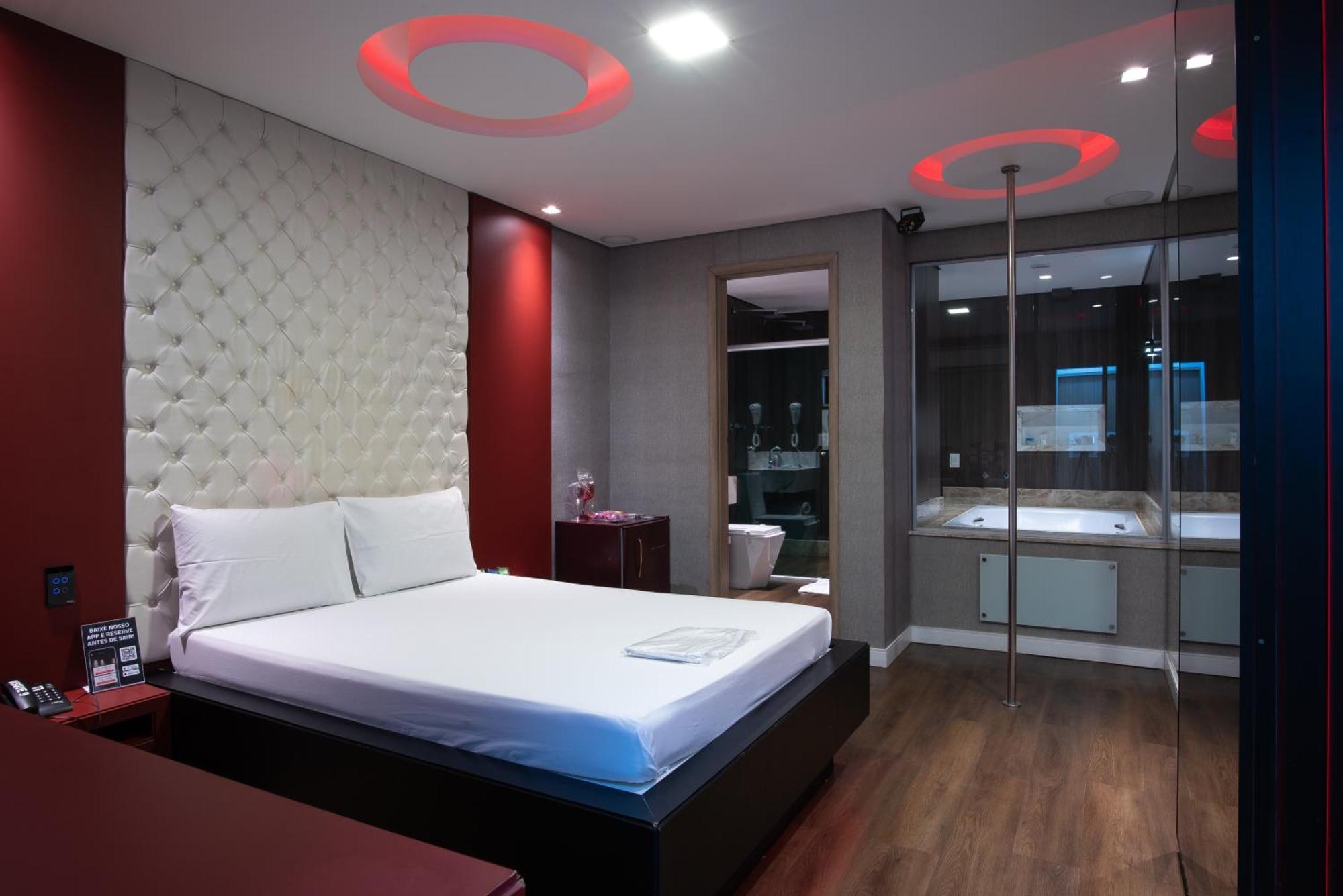 Deluxe Suite Spa Bath