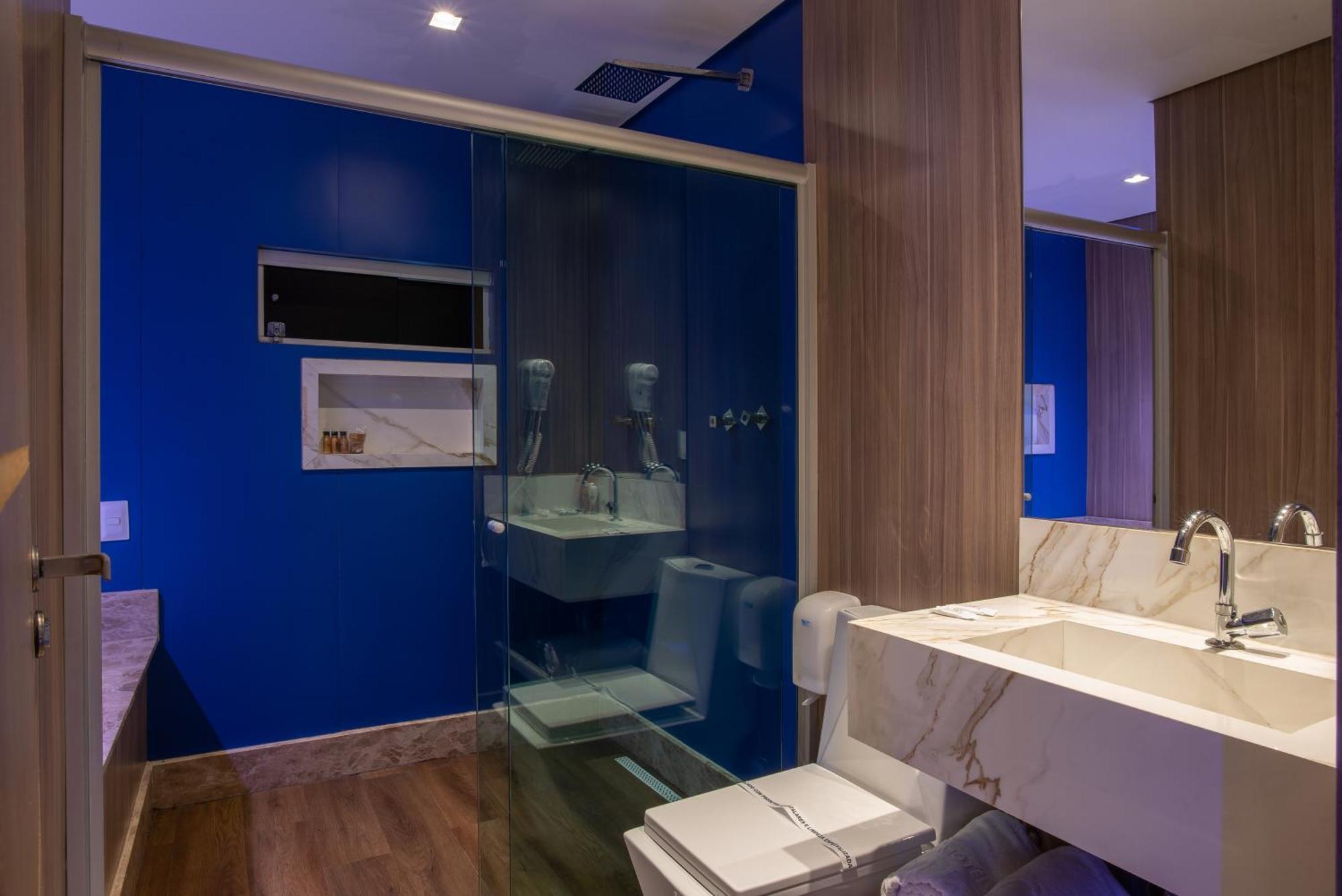 Deluxe Suite Spa Bath