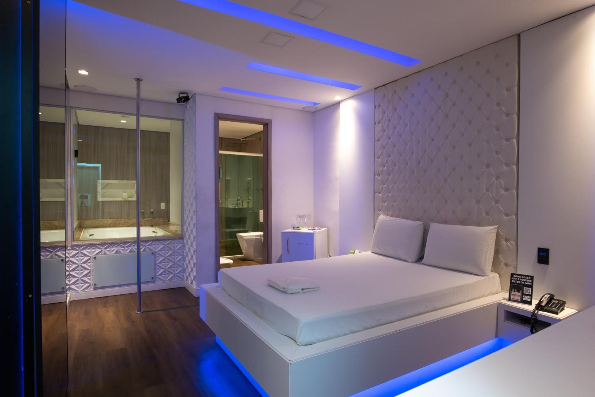 Deluxe Suite Spa Bath