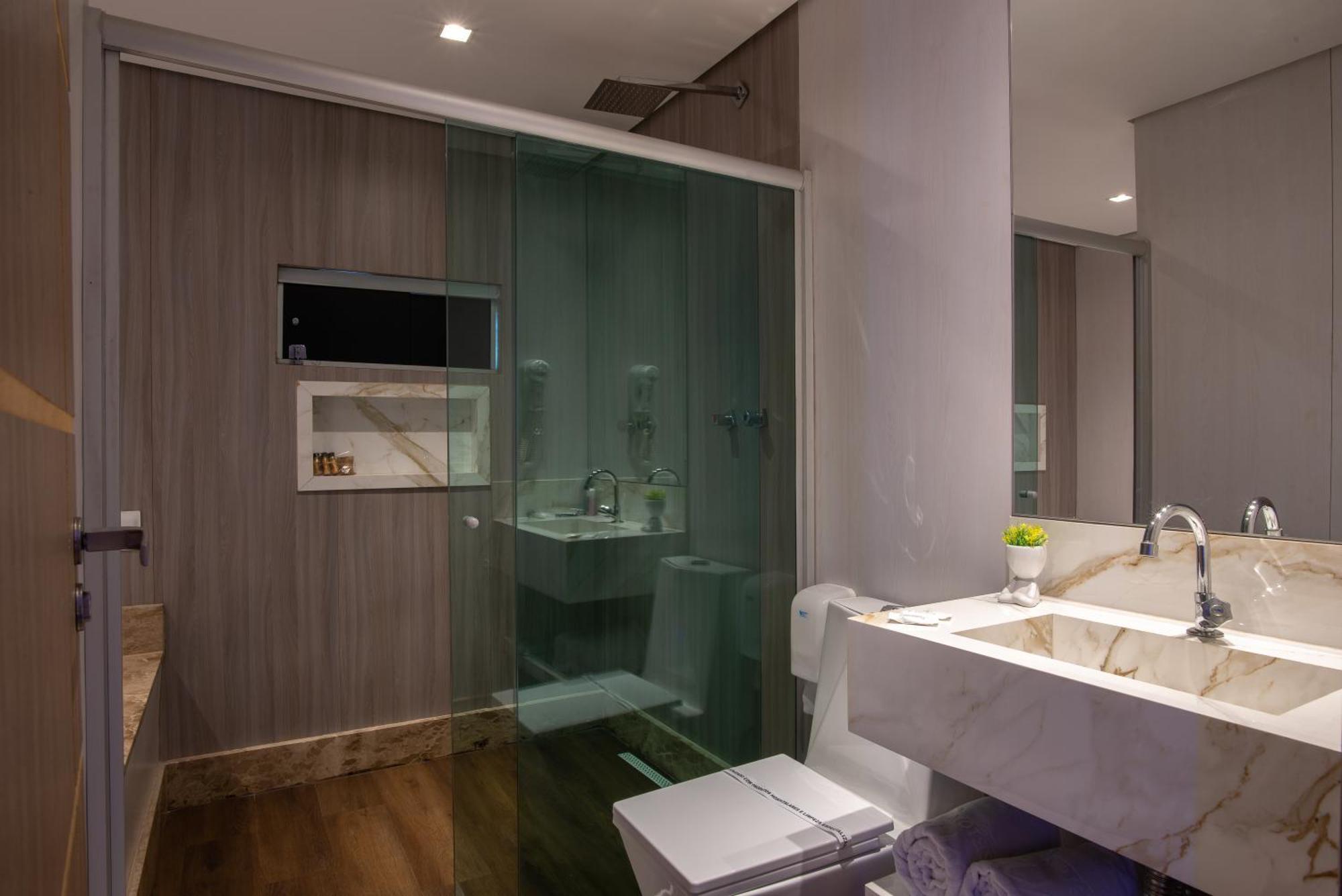 Deluxe Suite Spa Bath