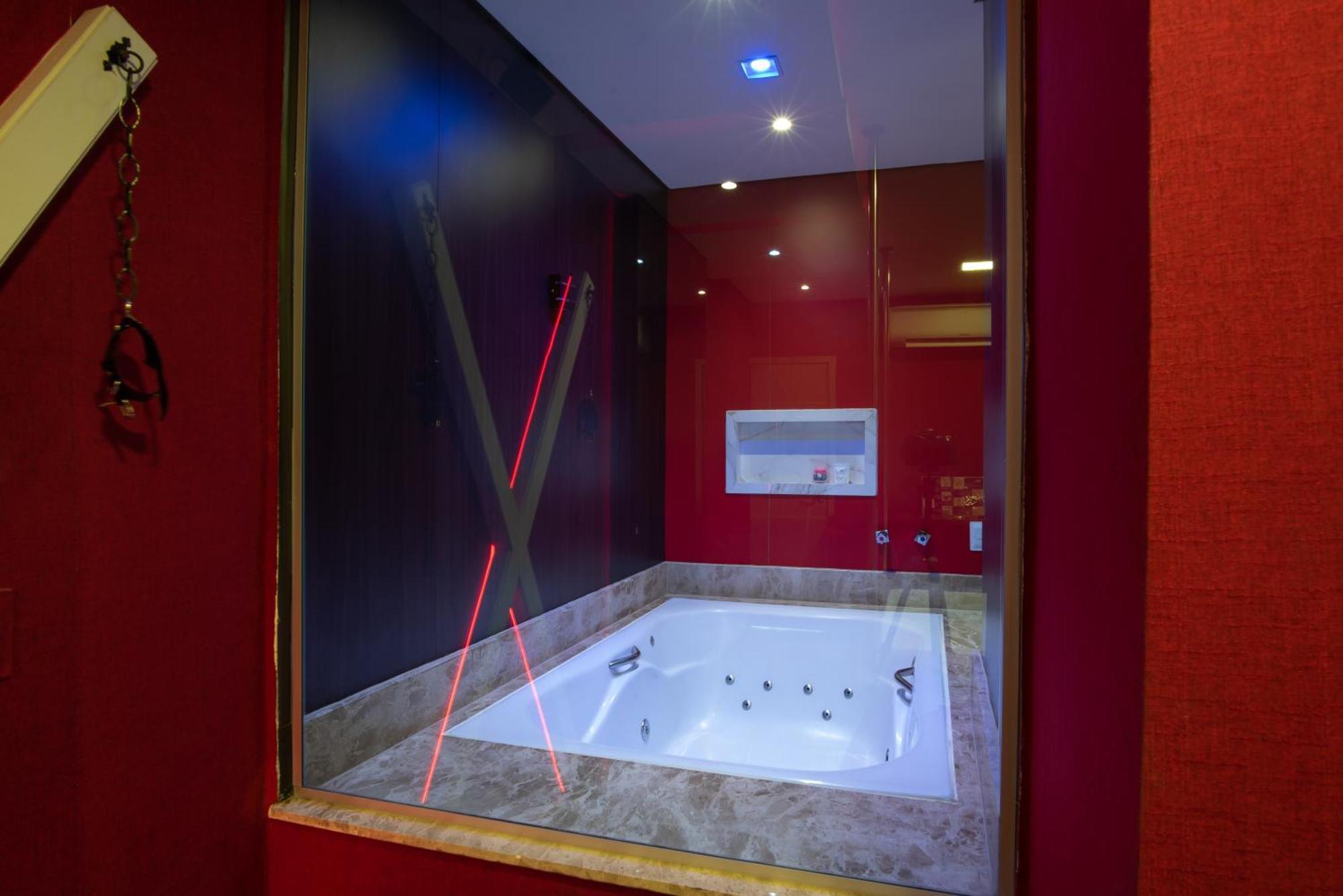Deluxe Suite Spa Bath