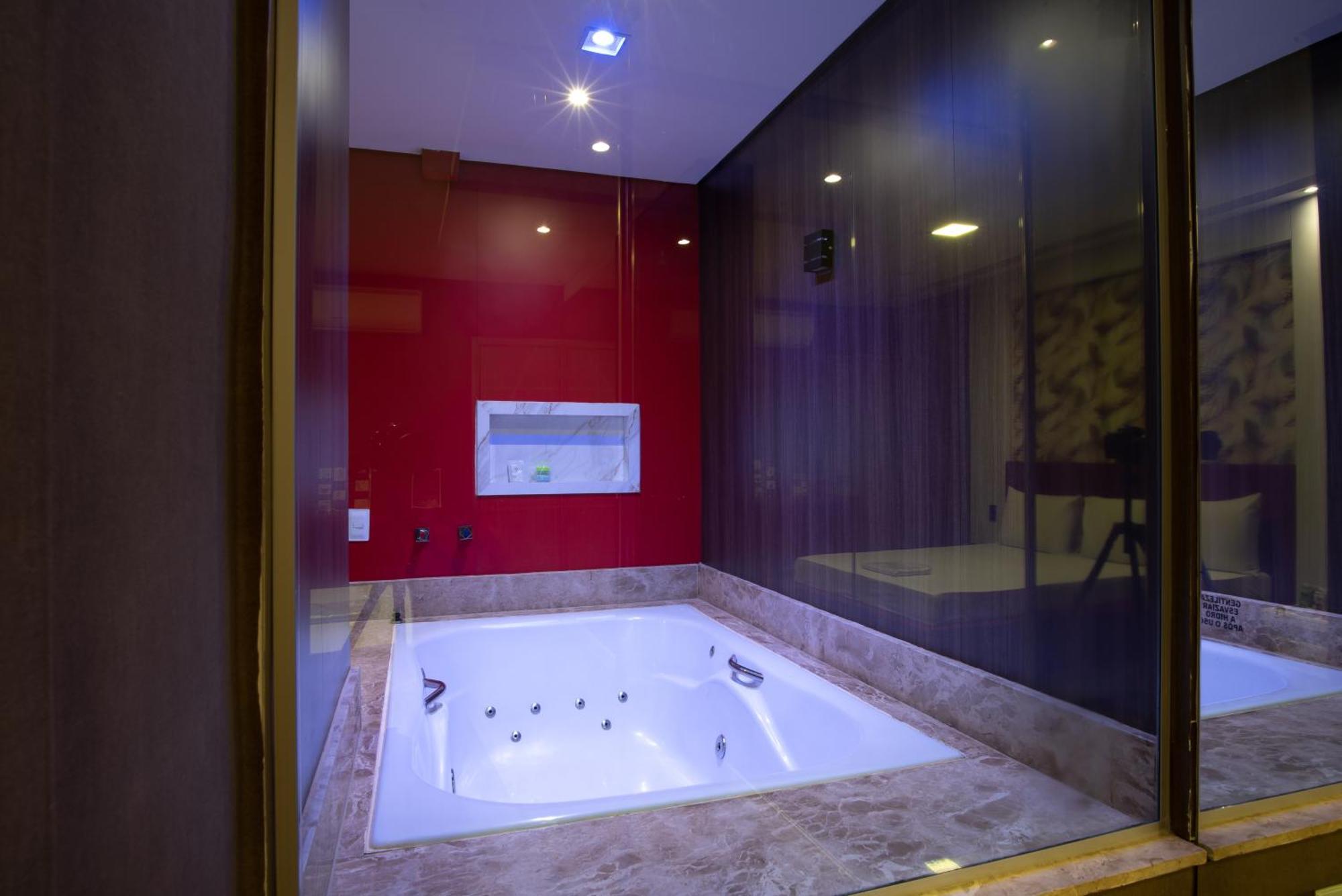 Deluxe Suite Spa Bath
