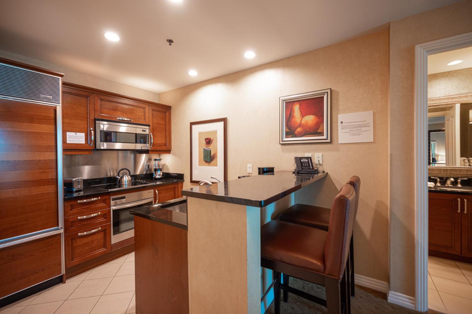 1BR Elite Penthouse Suite Mountain View Balcony