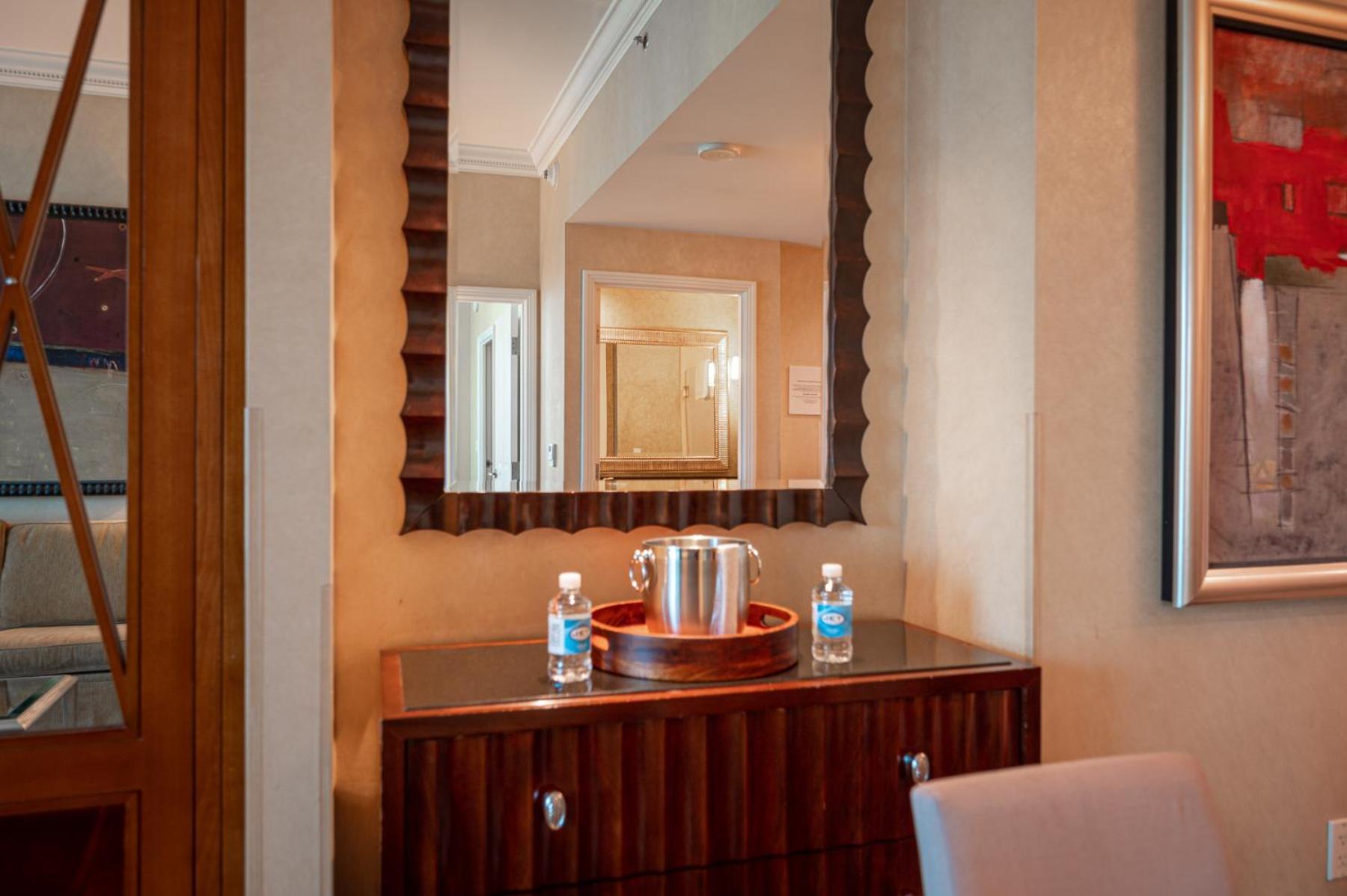 1BR Elite Penthouse Suite Mountain View Balcony