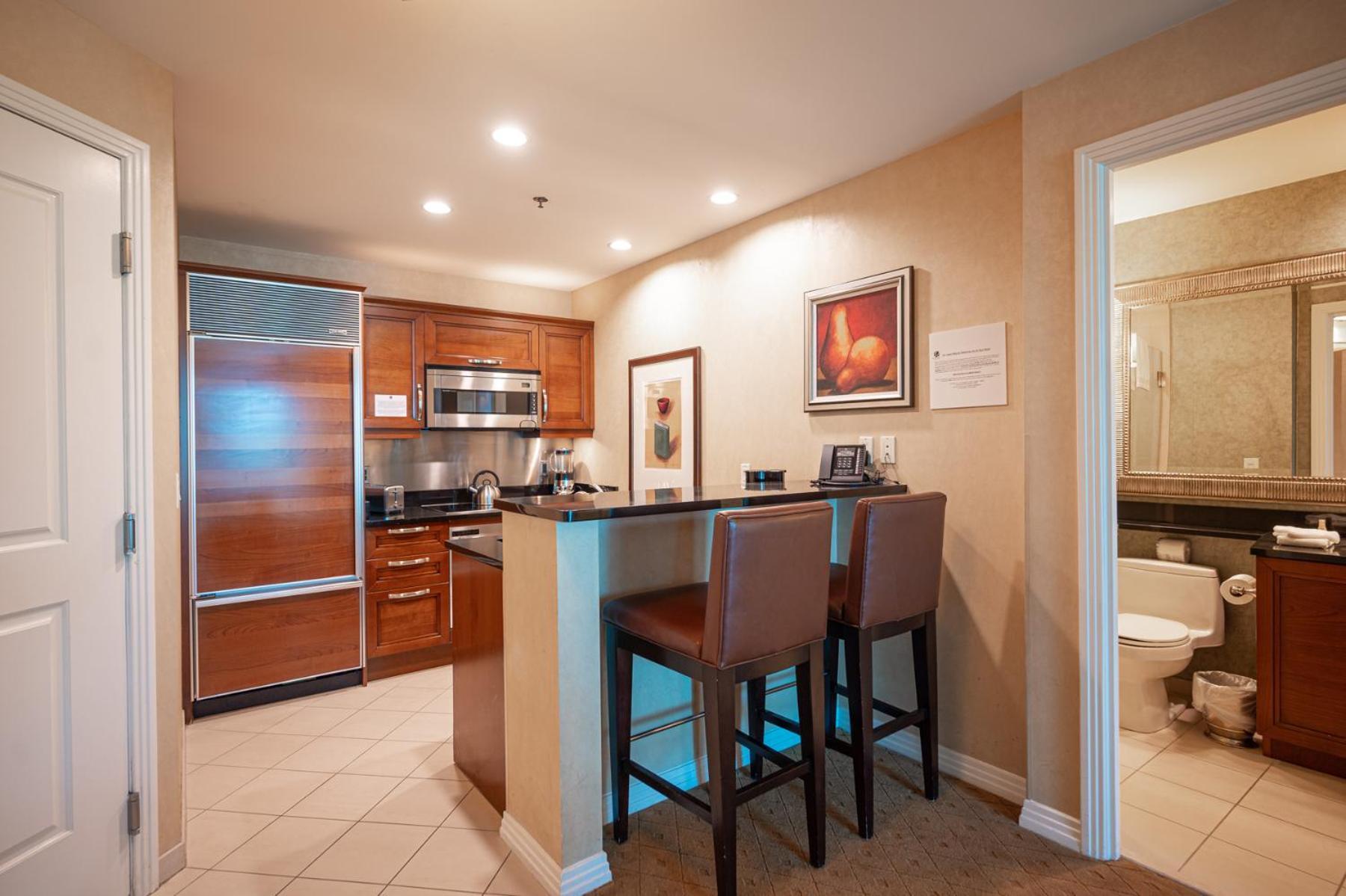 1BR Elite Penthouse Suite Mountain View Balcony