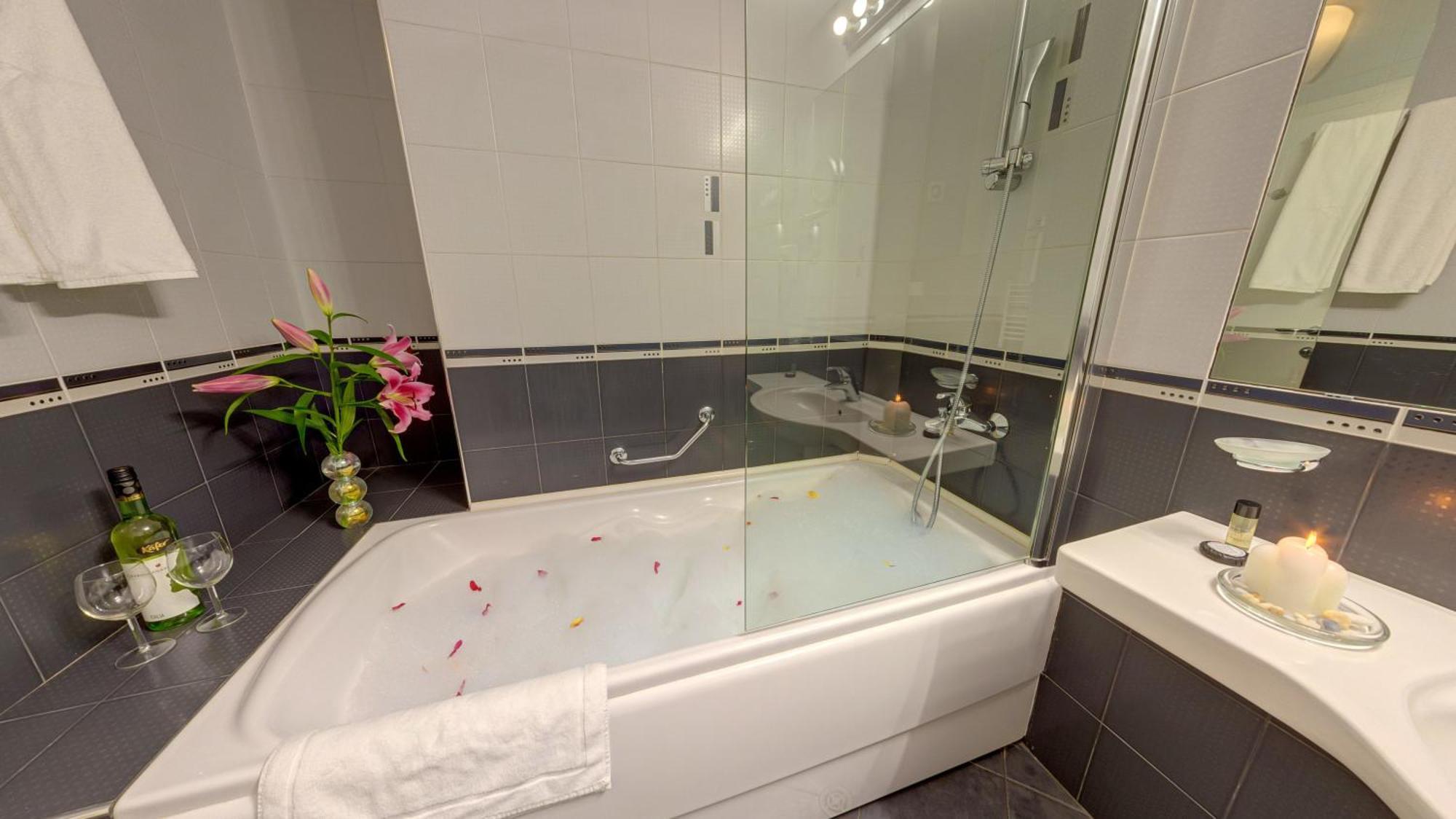 Double Room Underground