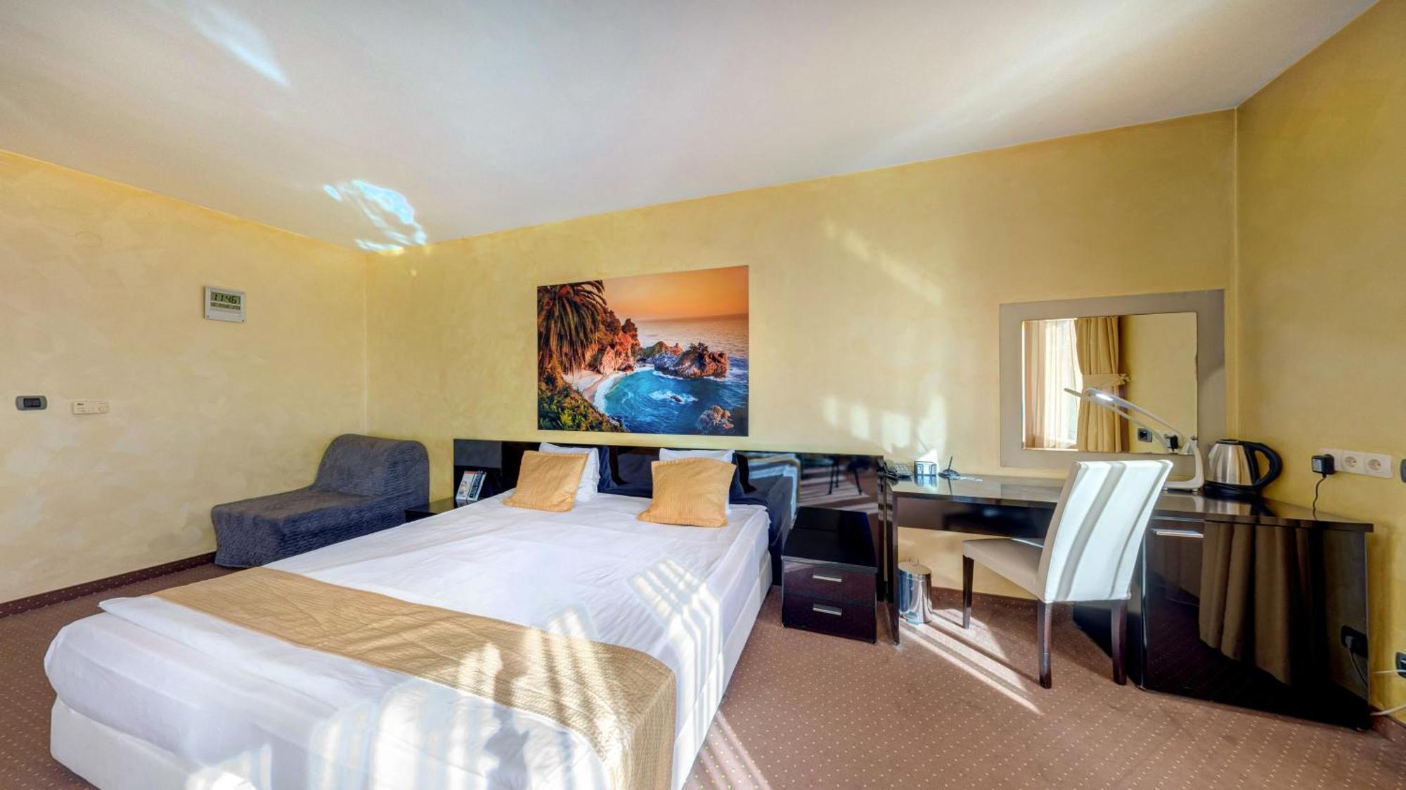 Deluxe Double Room Underground