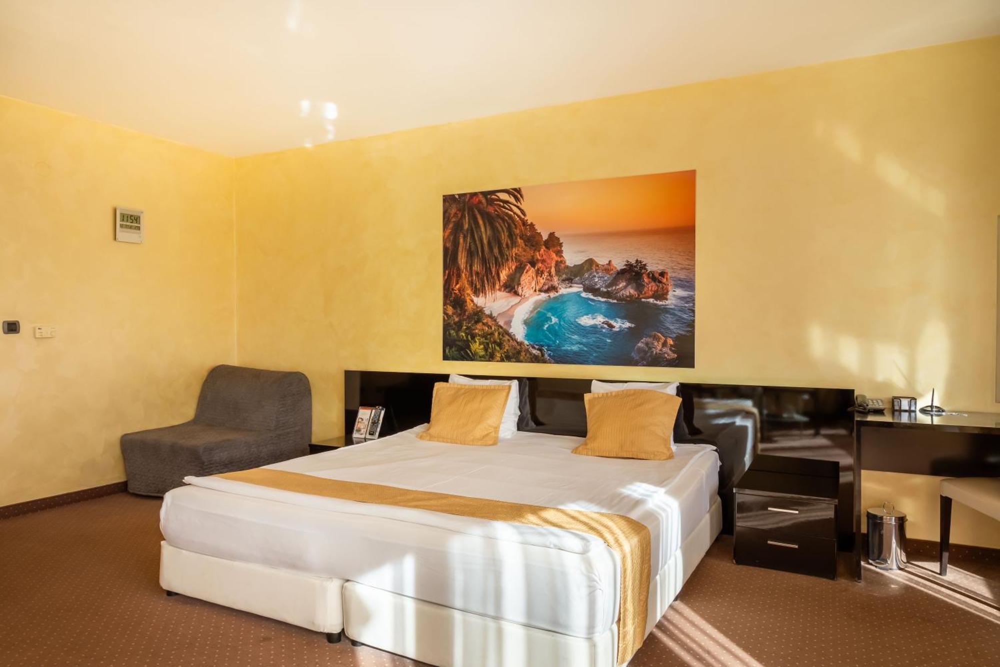 Deluxe Double Room Underground