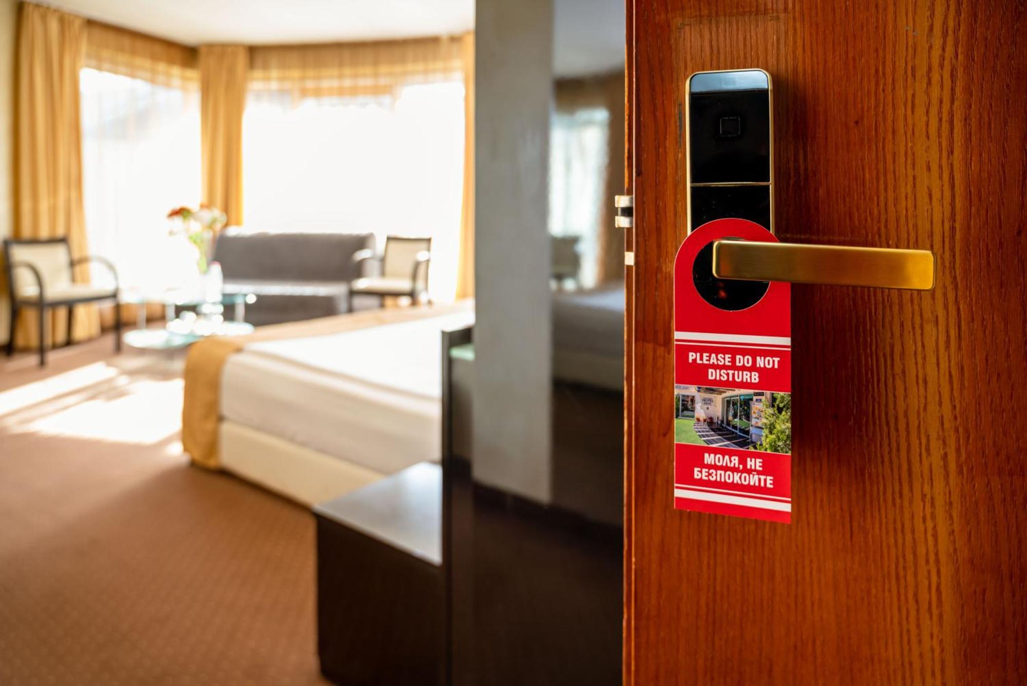Deluxe Double Room Underground