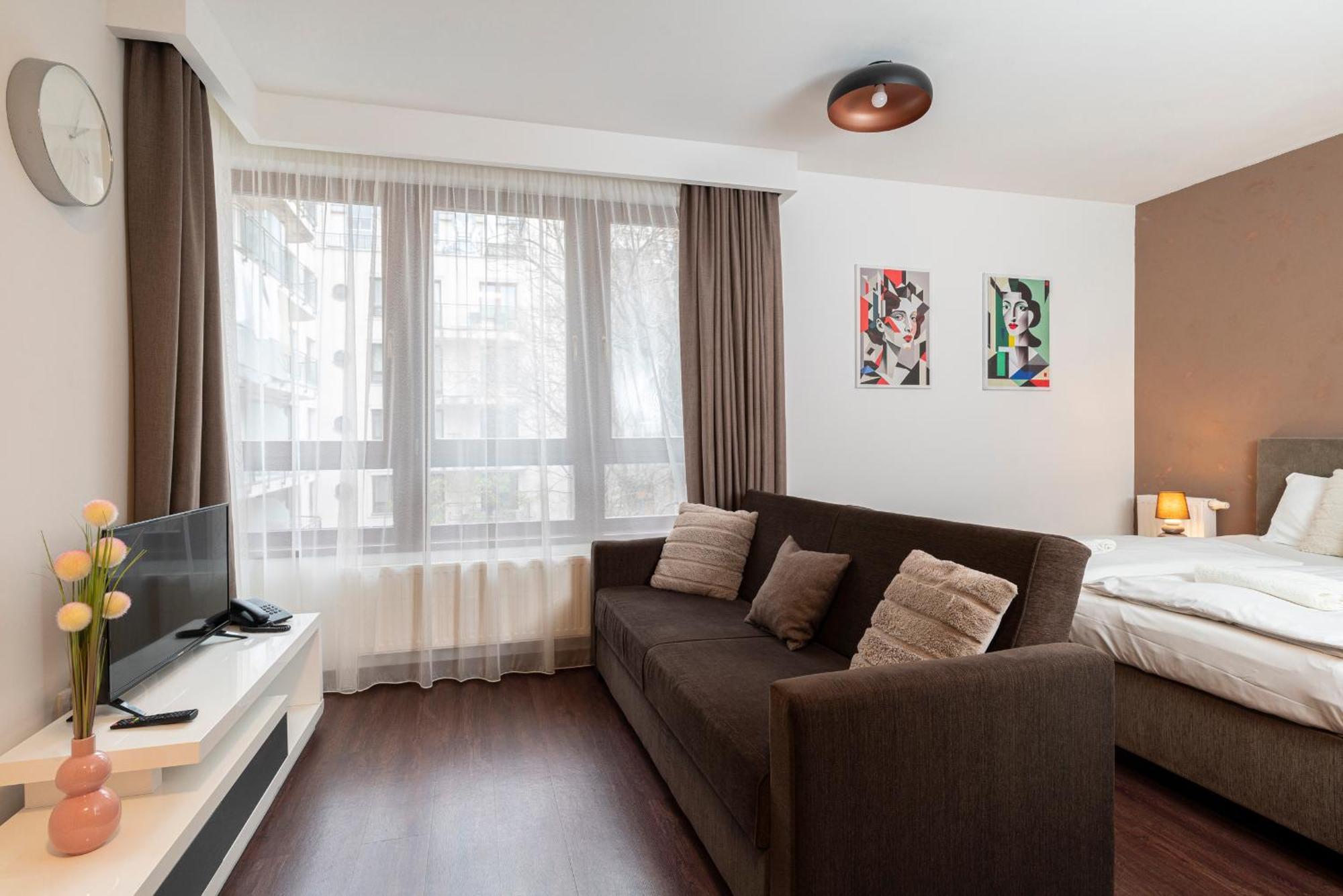 Deluxe Studio Apartment