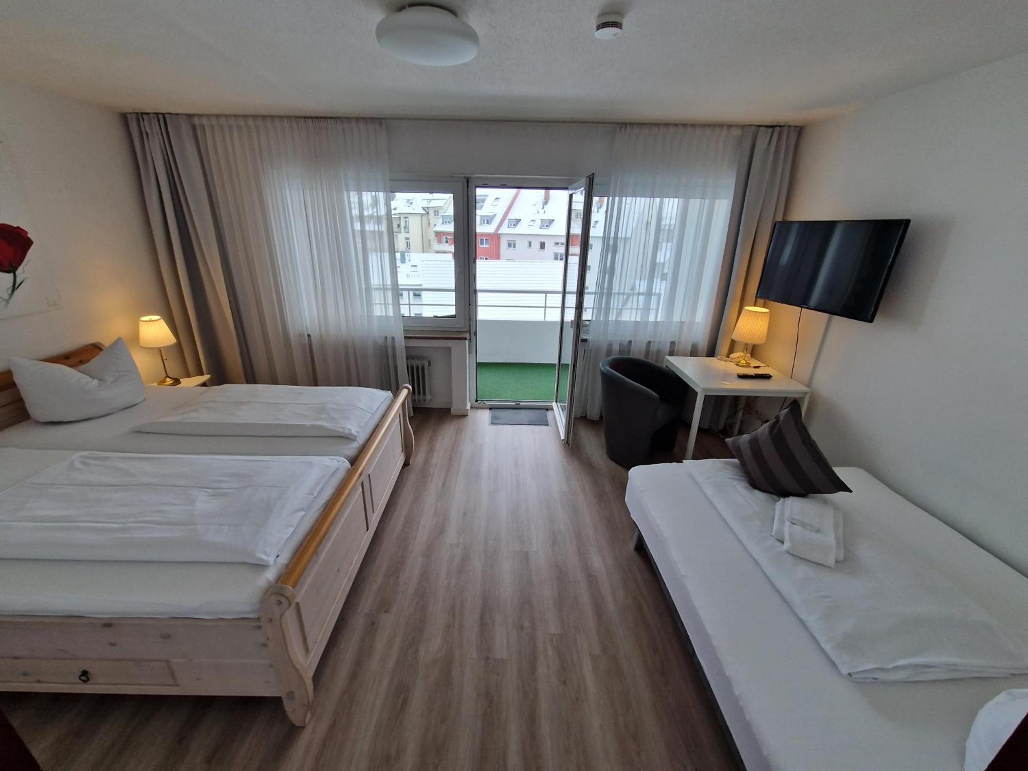 Double Room Extra Bed Balcony