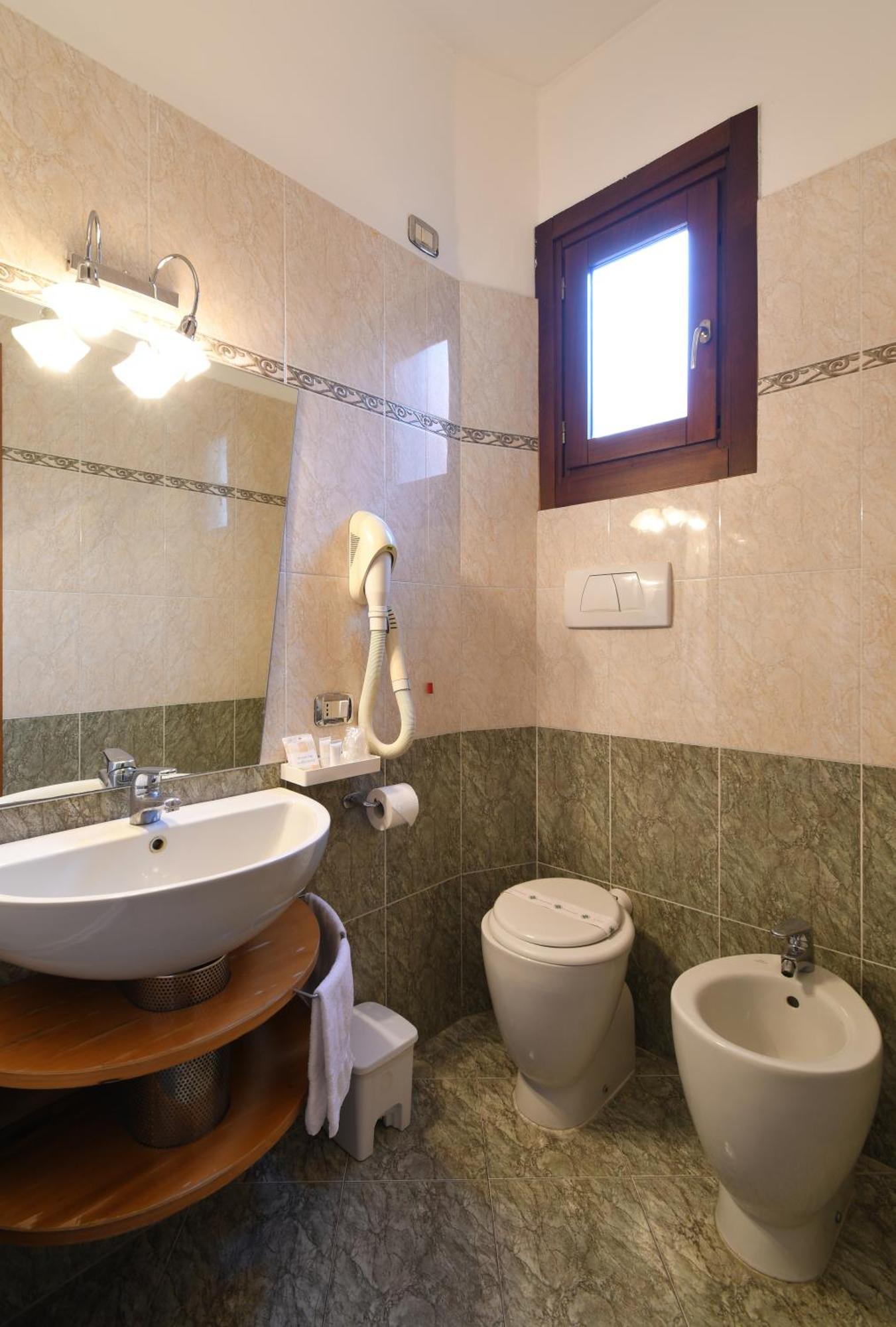 Double Room,1537315723:JPEG