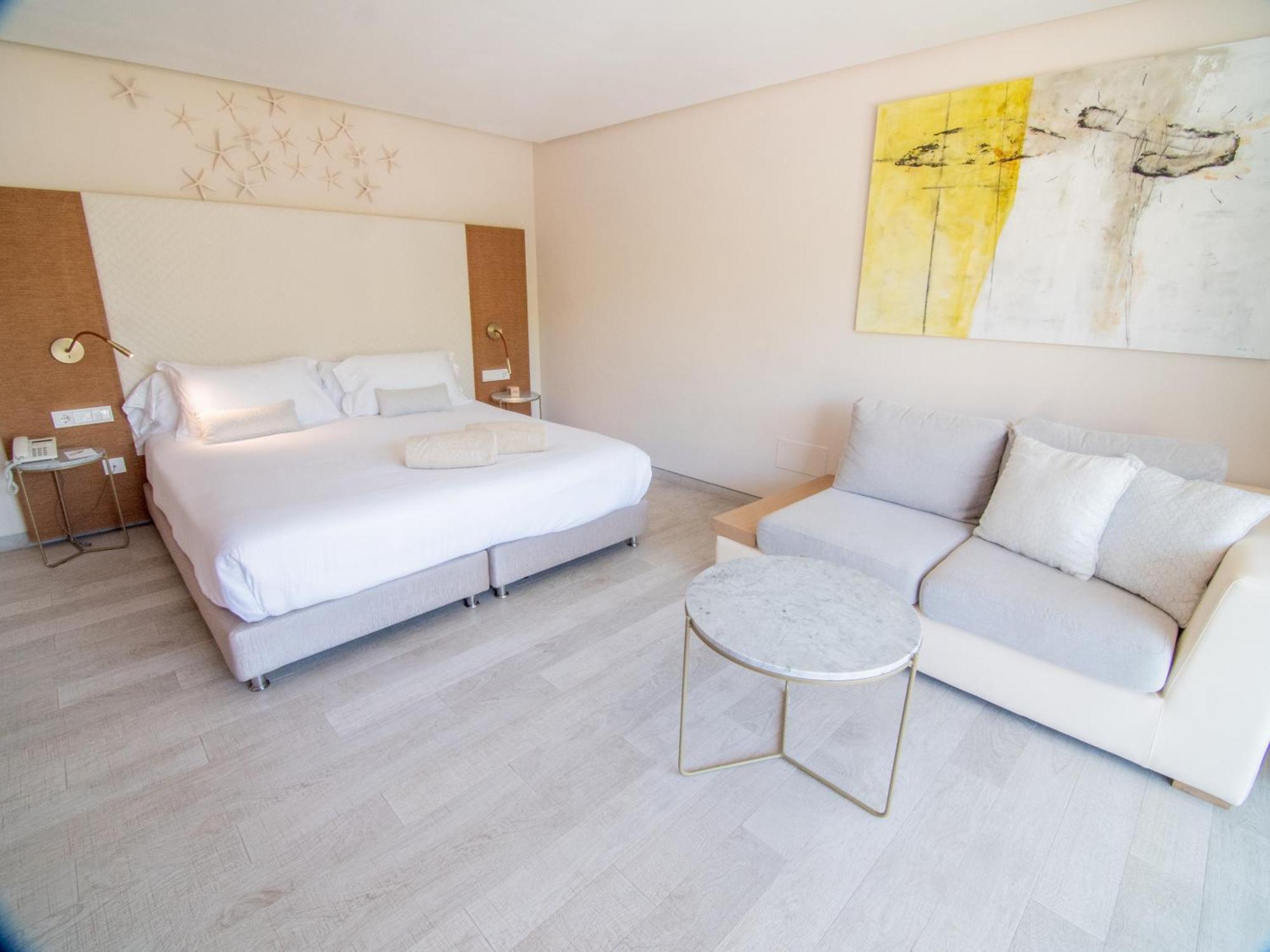 Superior Double Room Lateral Sea View