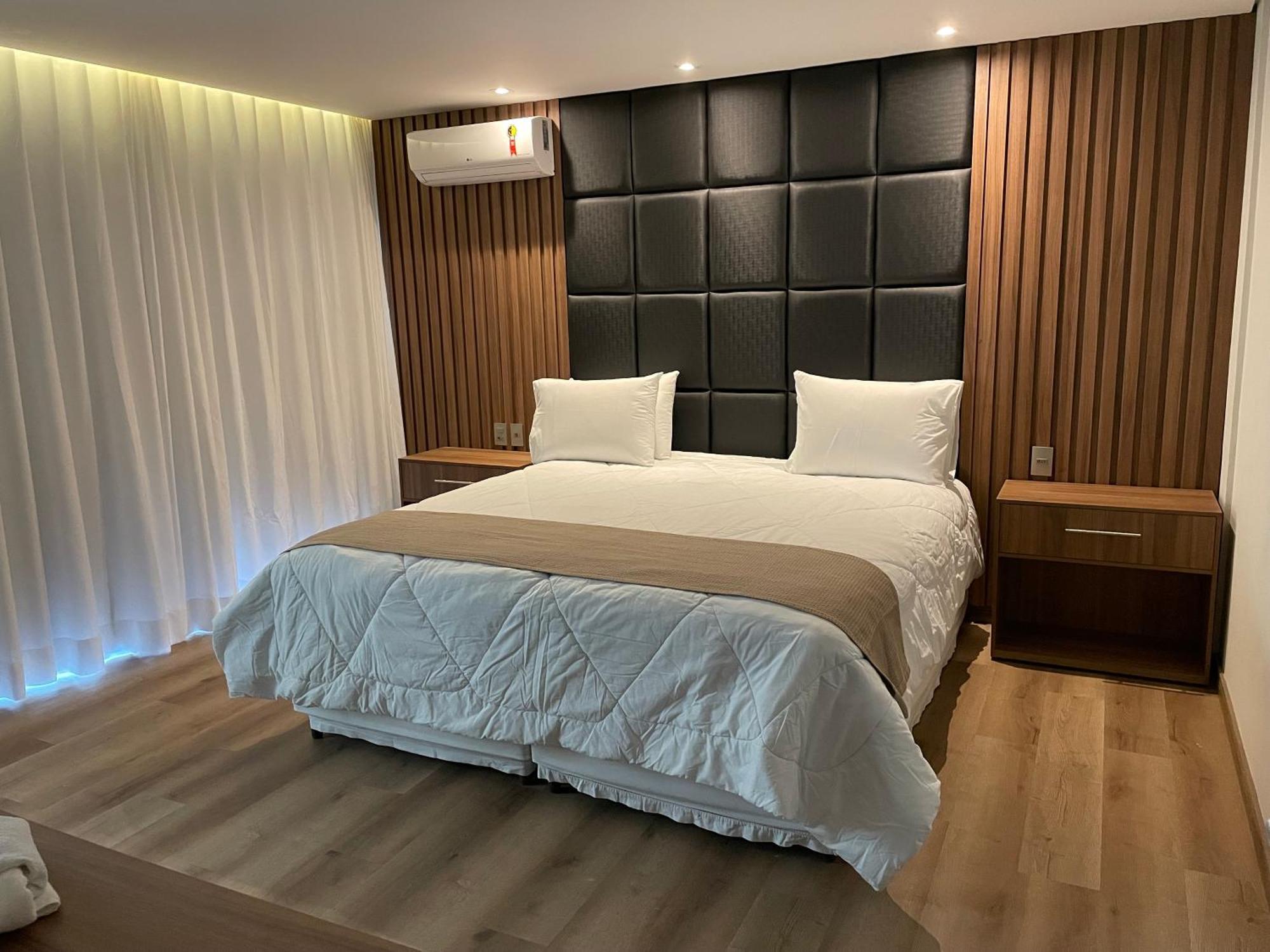 Deluxe King Suite