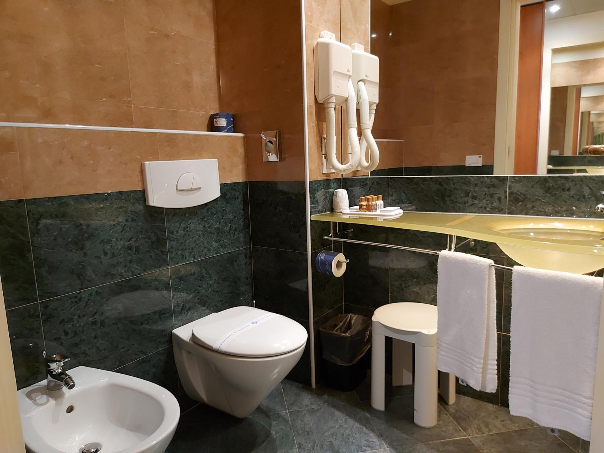 Compact Room,1498556665:JPEG