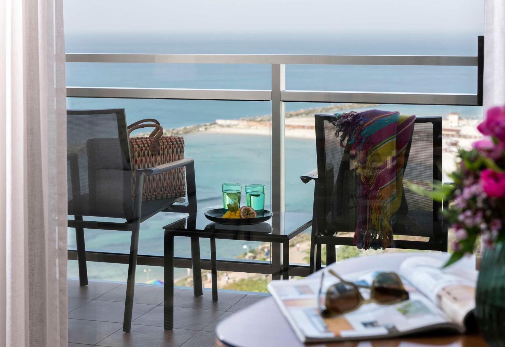 Executive Plaza King Suite with Sea View,1537449832:JPEG
