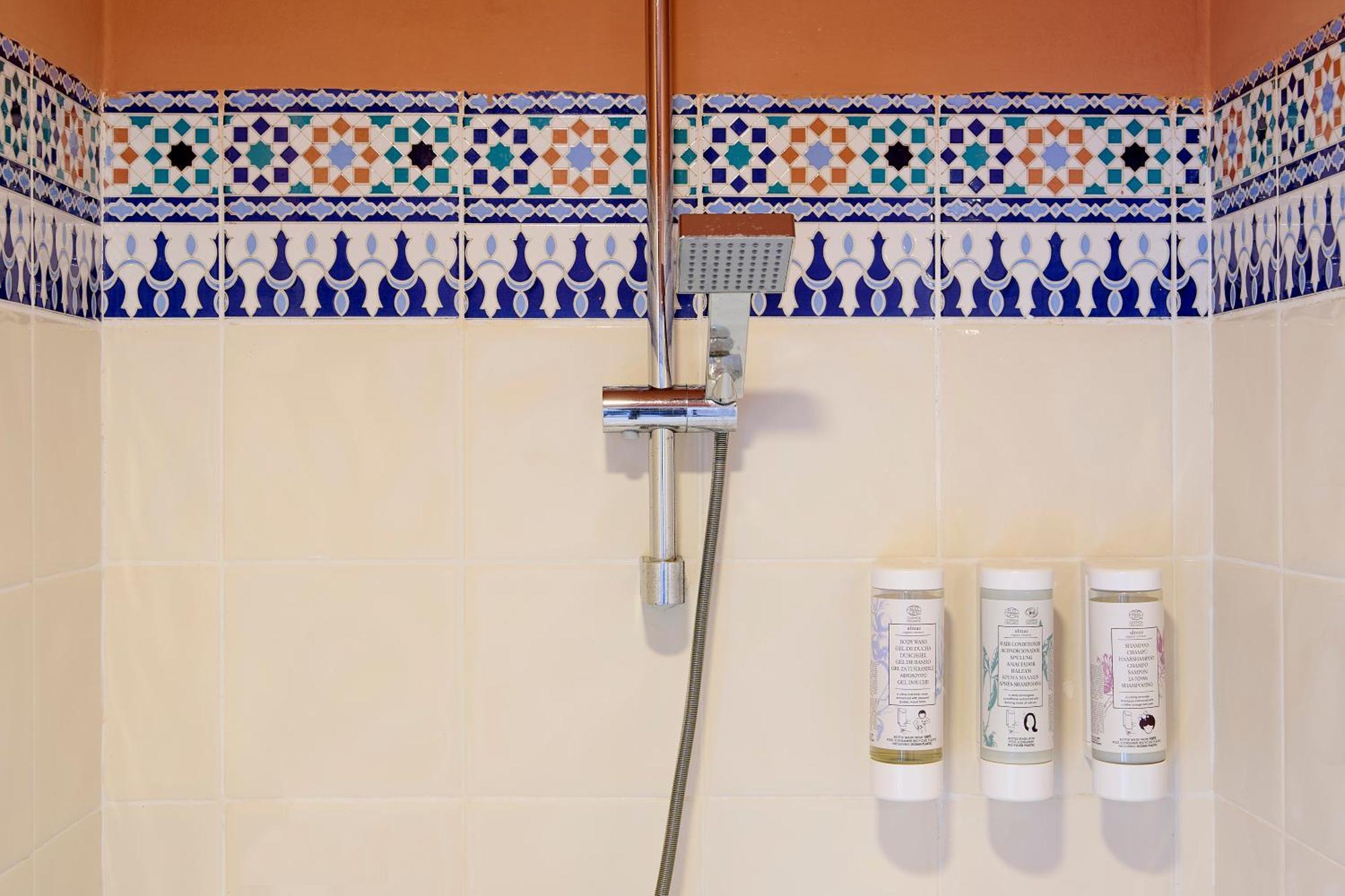 Double Room,1537468525:JPEG