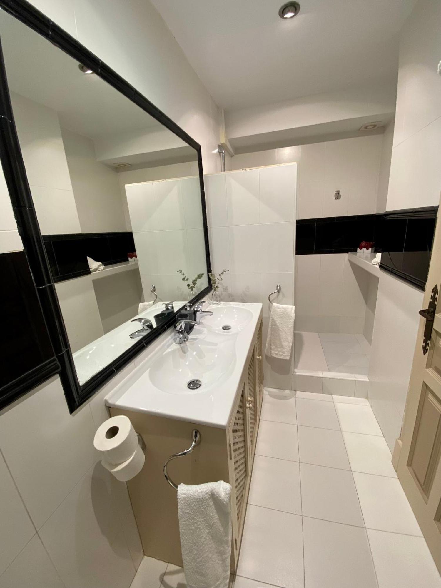 Double or Twin Room Garden View