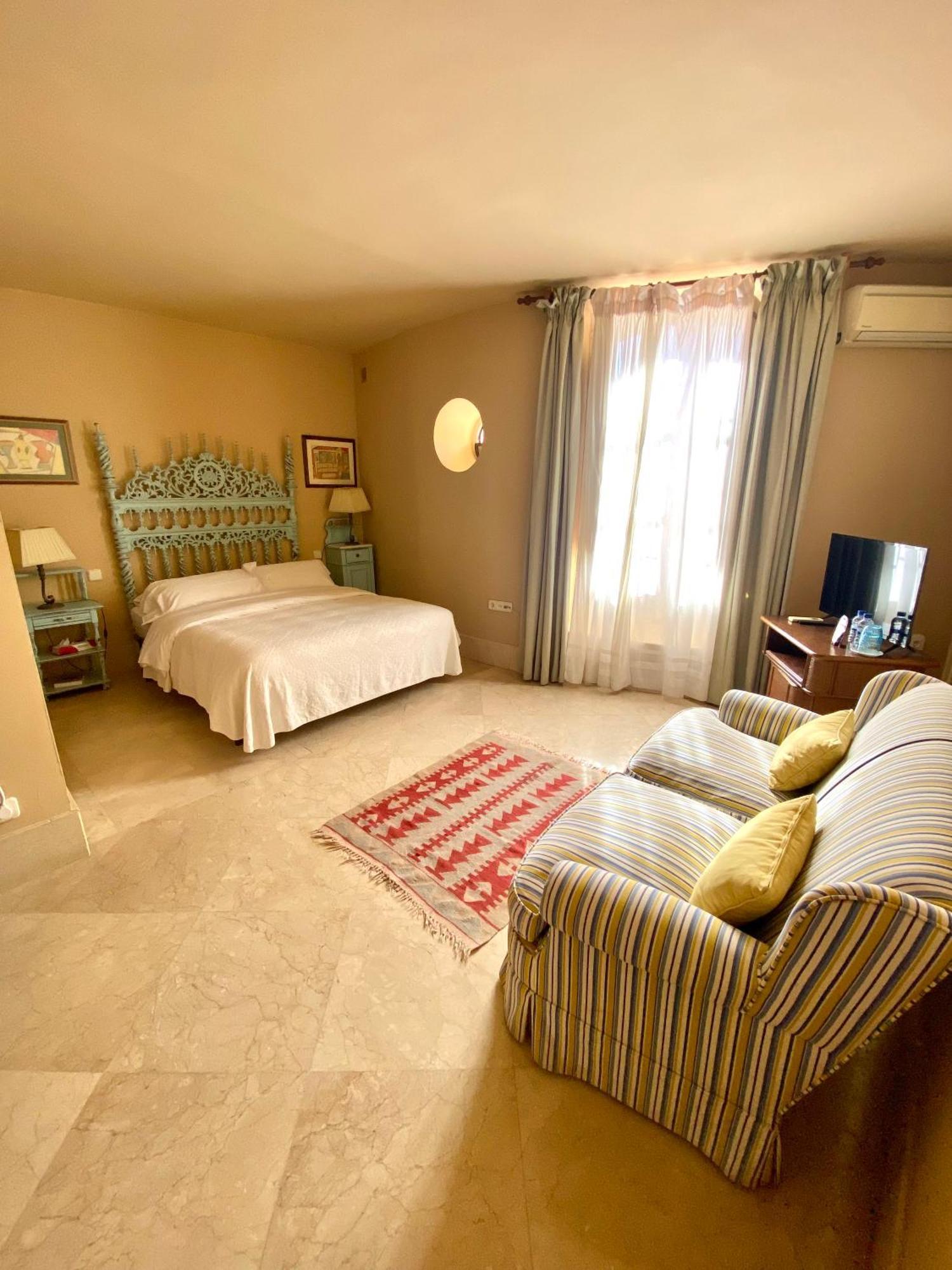 Double or Twin Room Garden View