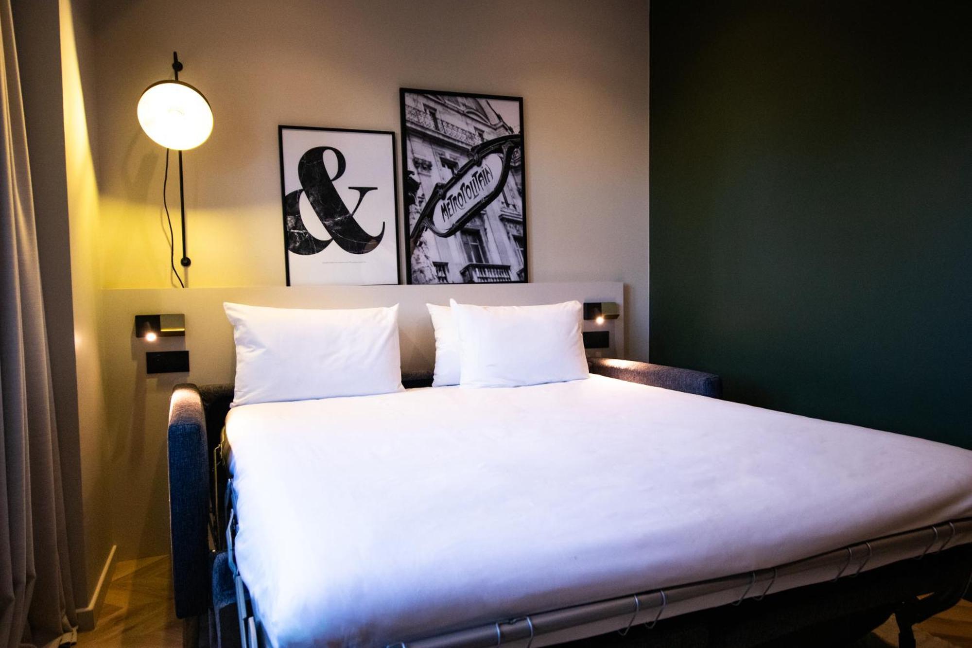 Superior Apartment with One Double Bed and Sofa,1537823506:JPEG
