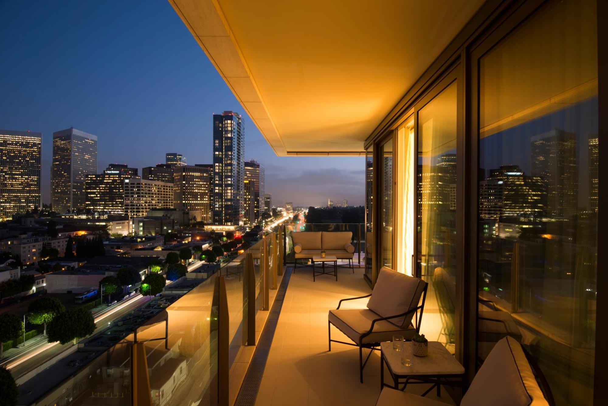 Deluxe Corner Junior Suite with Terrace and View - High Floor,1622128666:JPEG