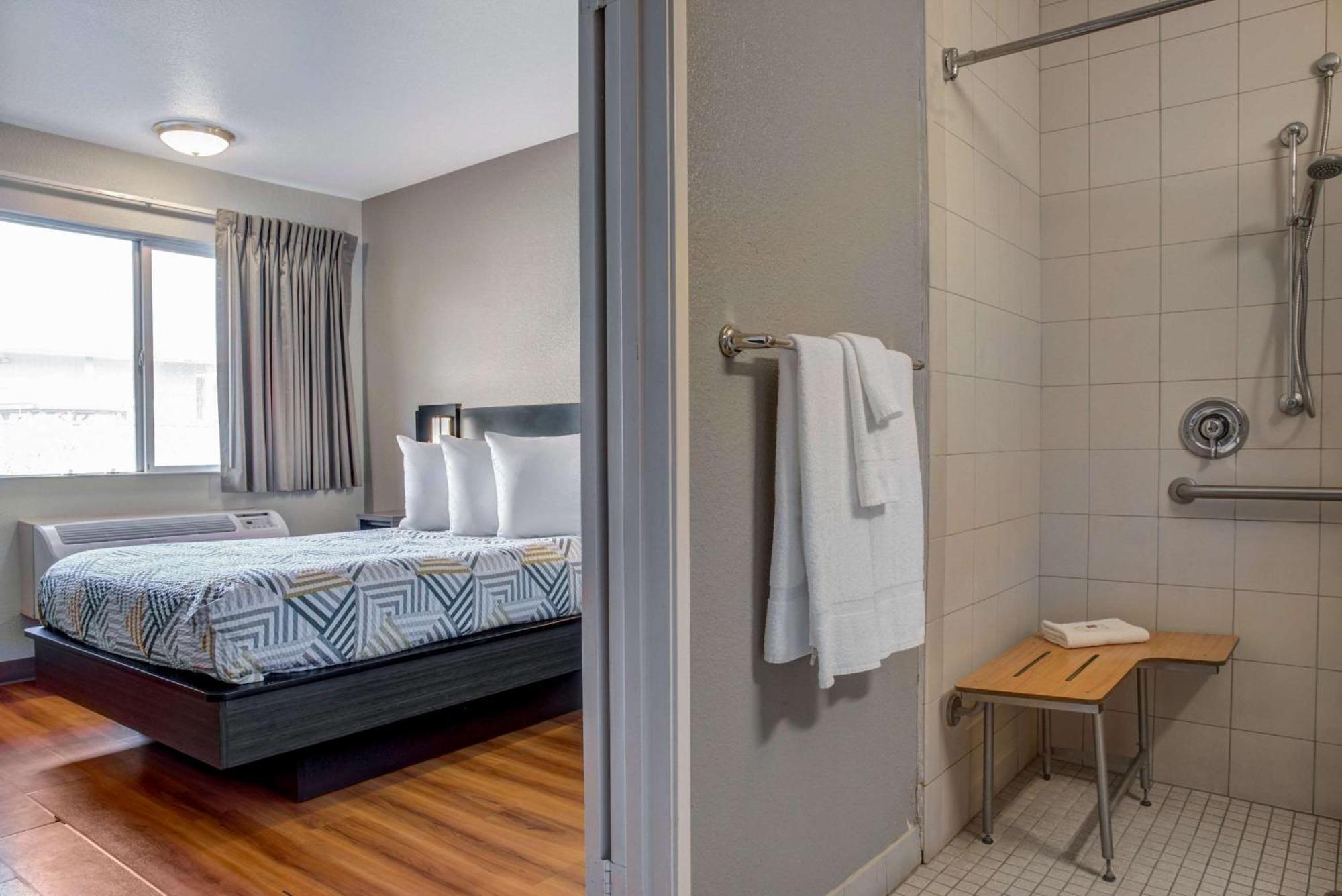 Double Room Disability Access Roll Shower,1537854238:JPEG