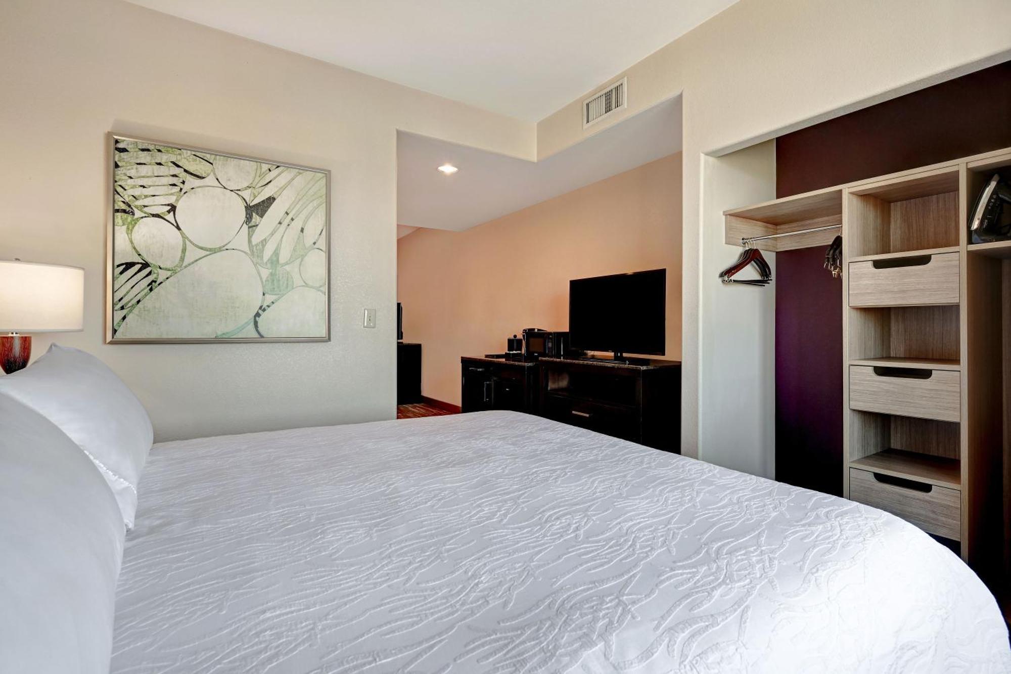 Junior King Suite Seating Area