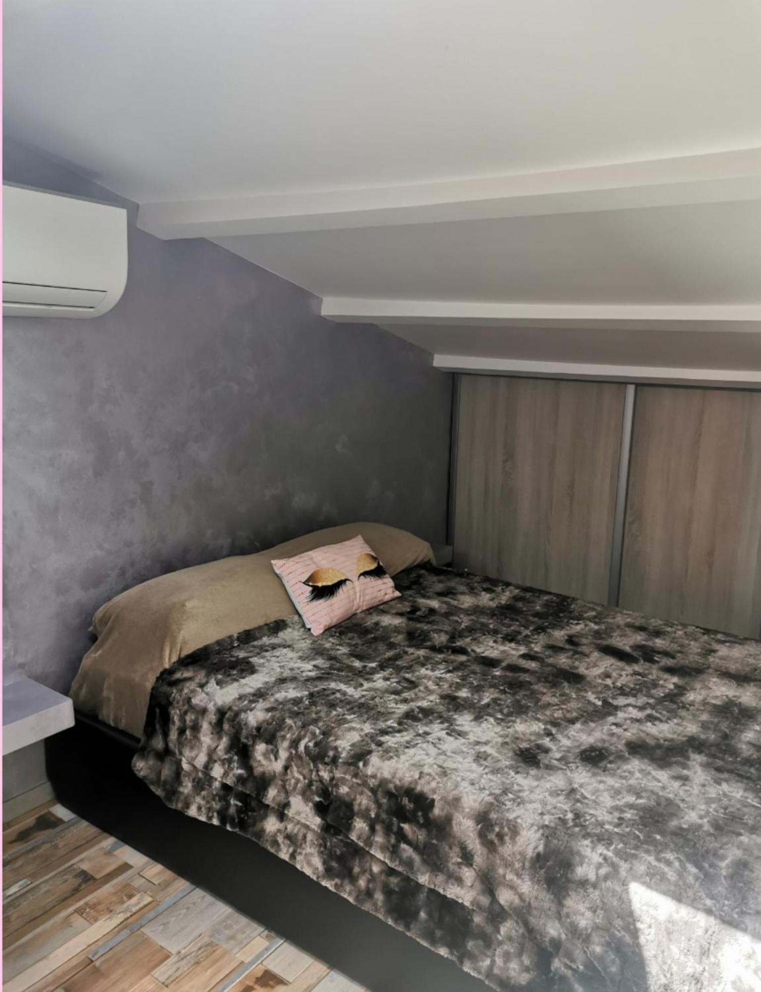 Small Double Room,1537884535:JPEG