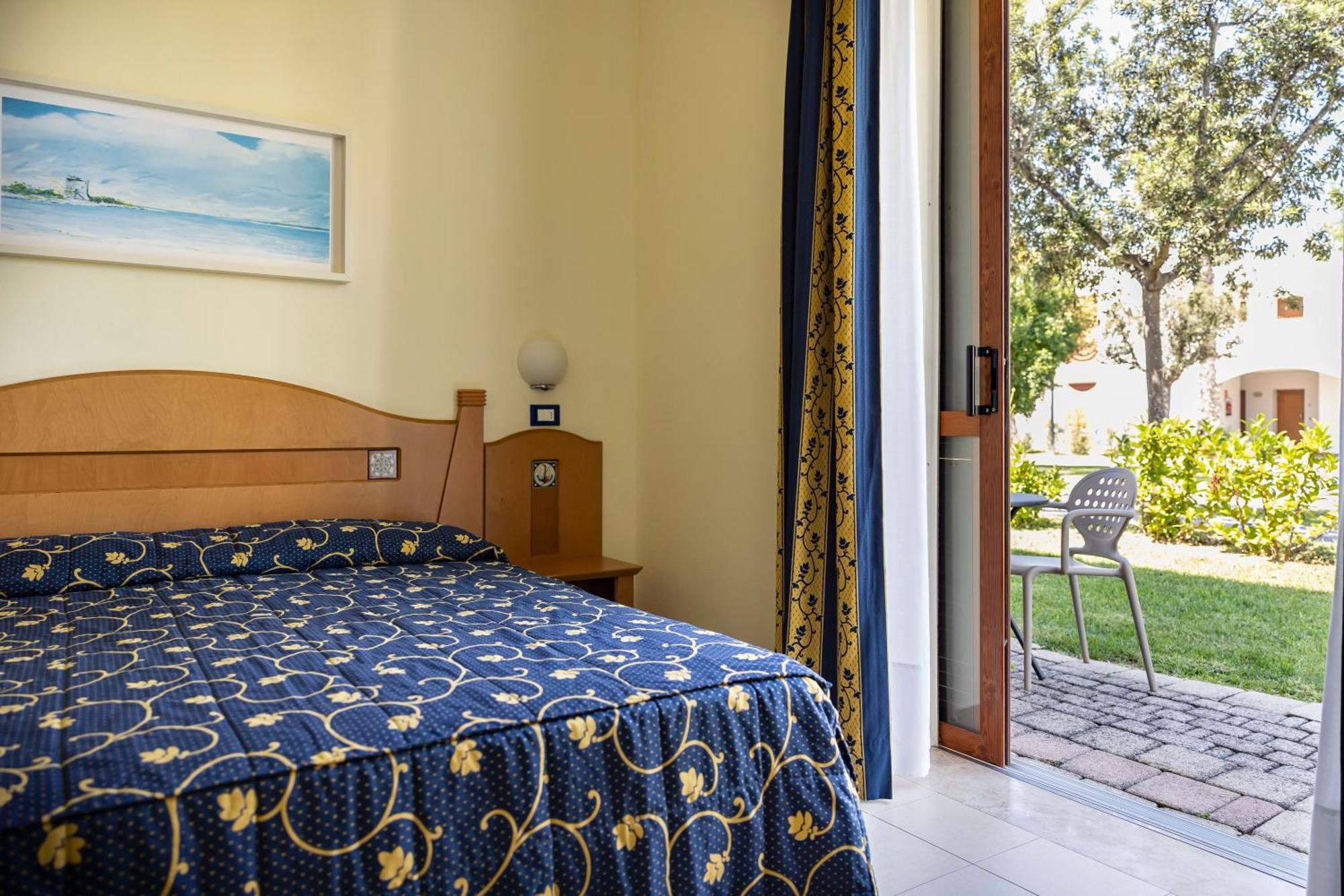 Room with Garden View,1537913371:JPEG