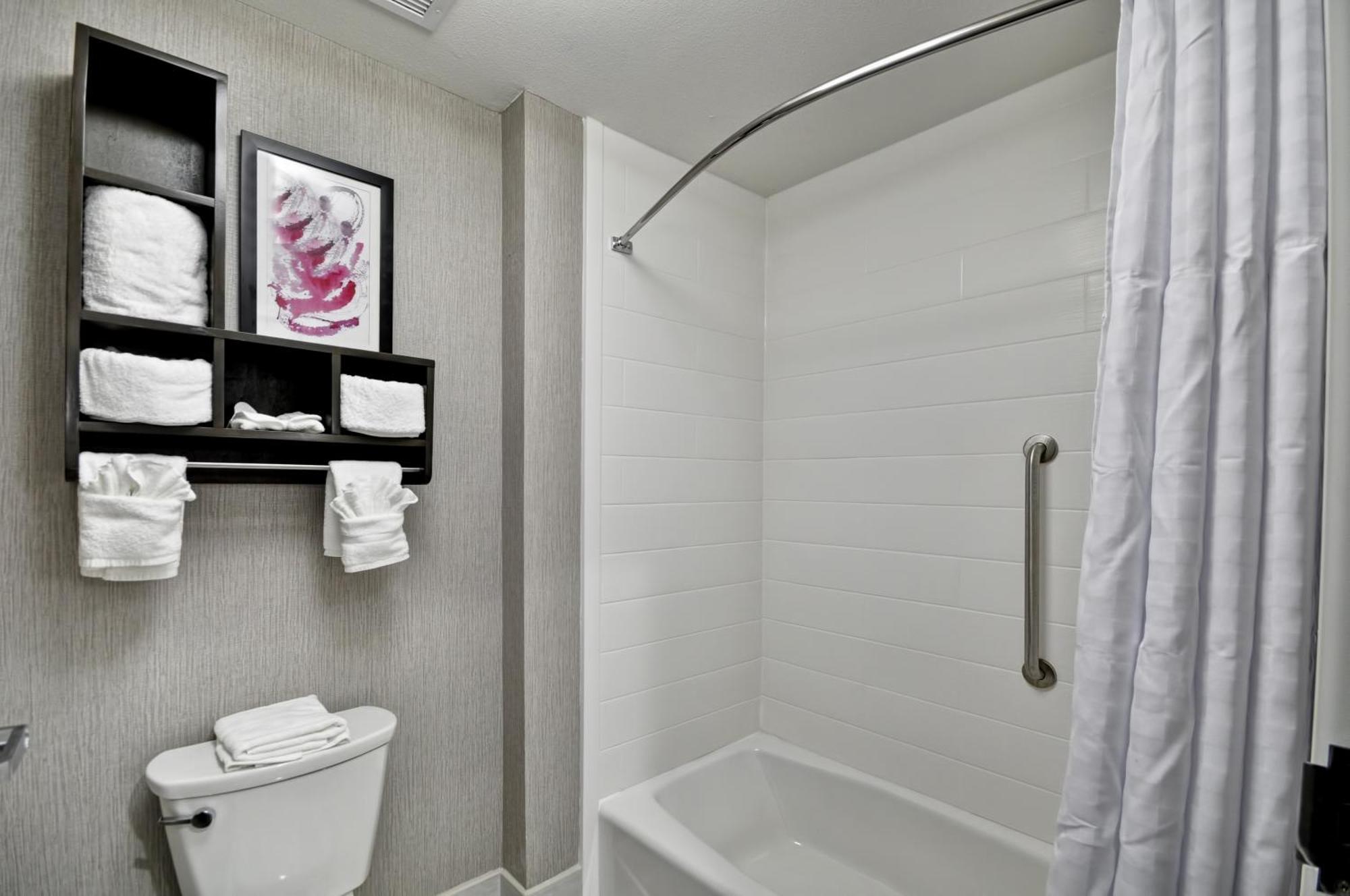 One-Bedroom Queen Suite Two Queen Beds Non-Smoking