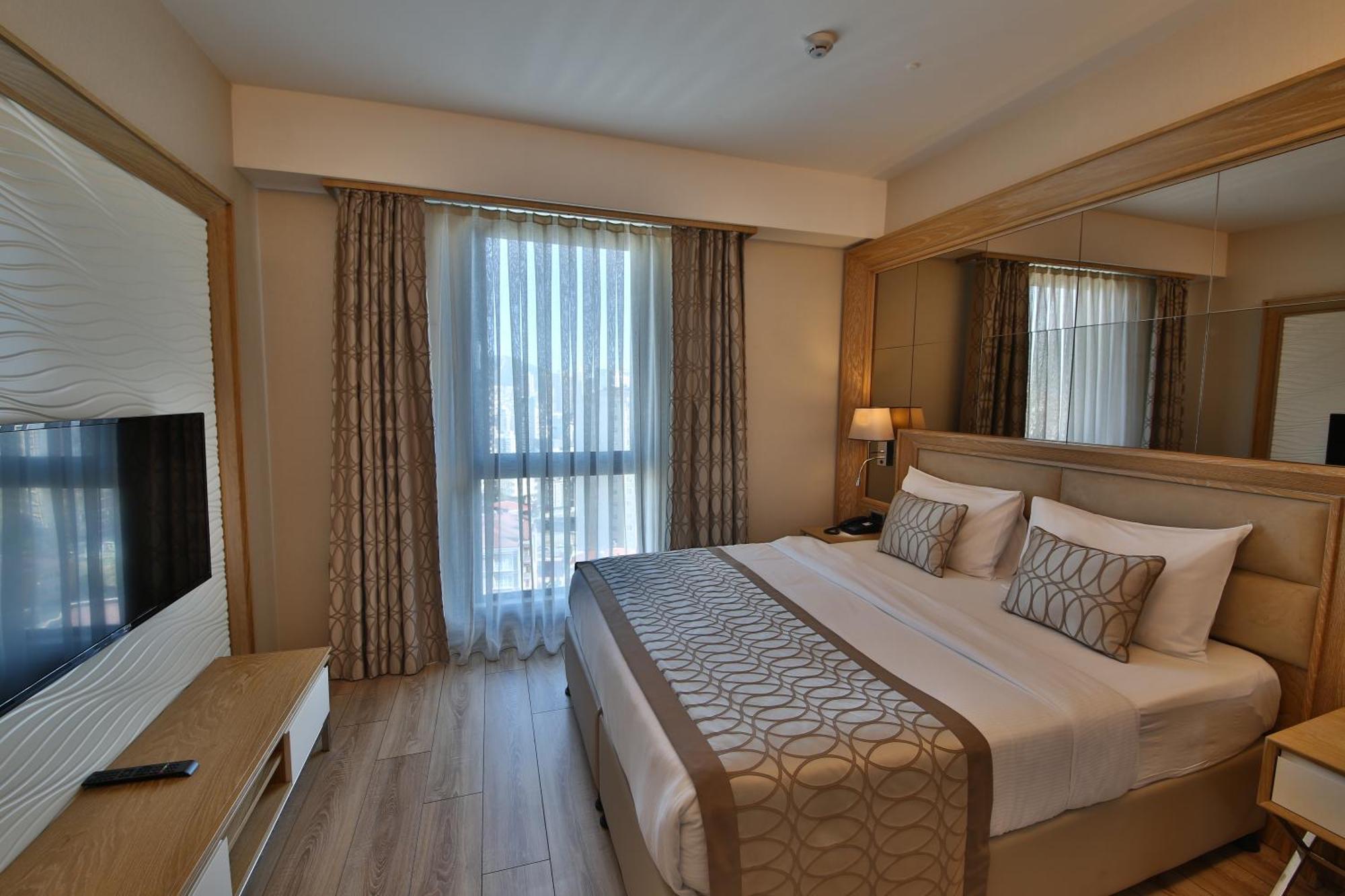 Queen Suite,1538099320:JPEG