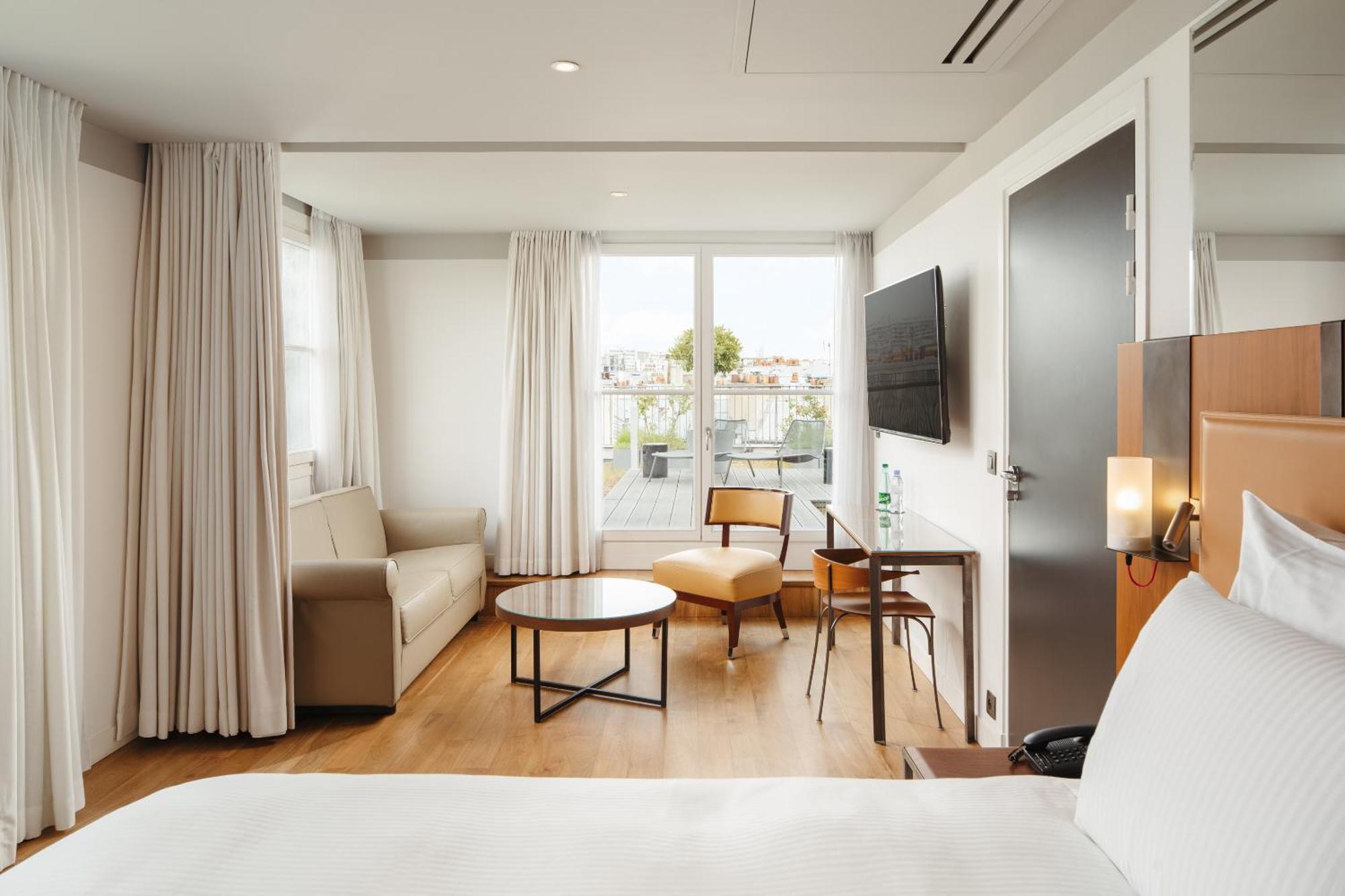 Deluxe Suite One King Bed Terrace