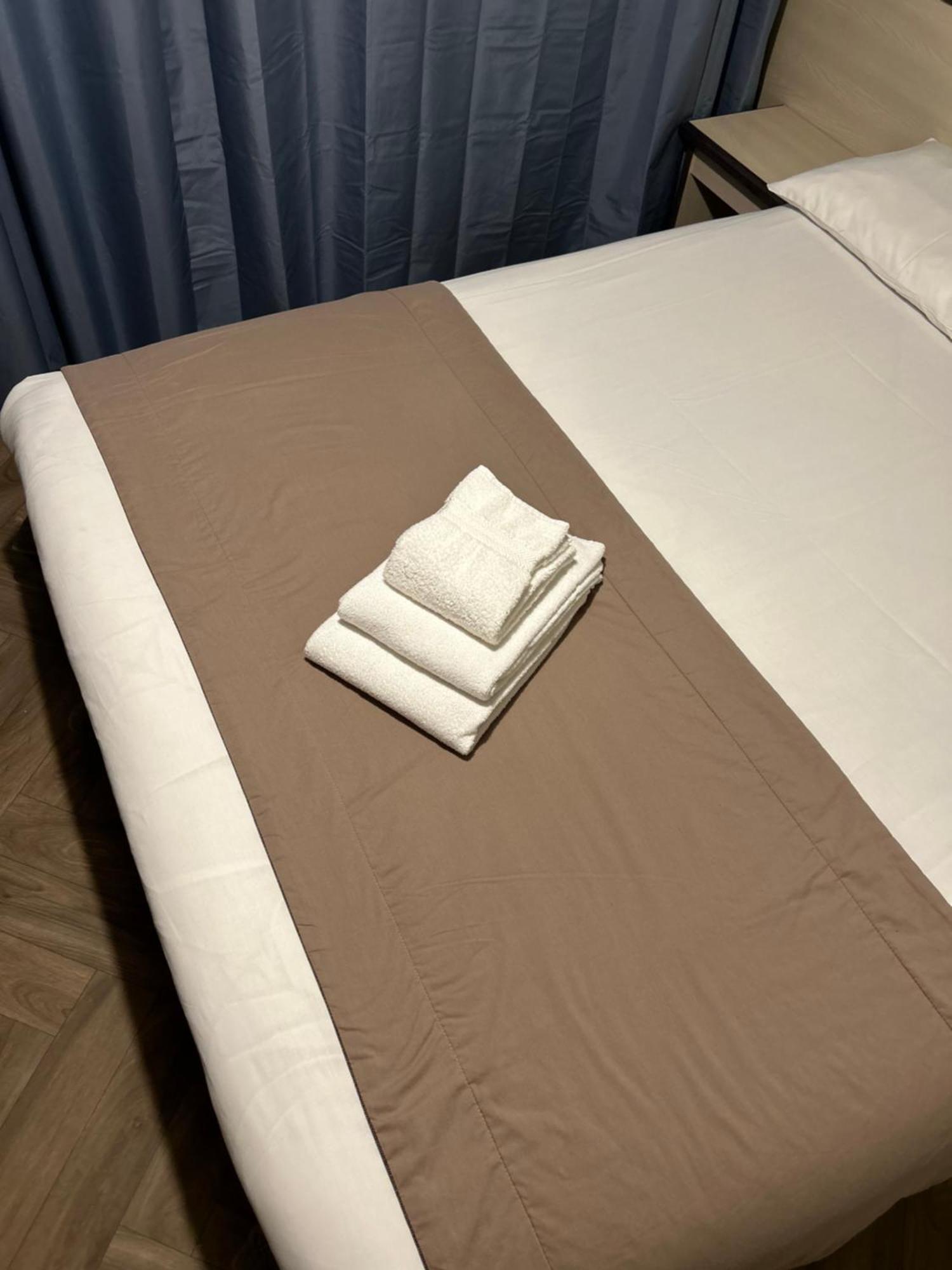 Small Double Room,1544100649:JPEG
