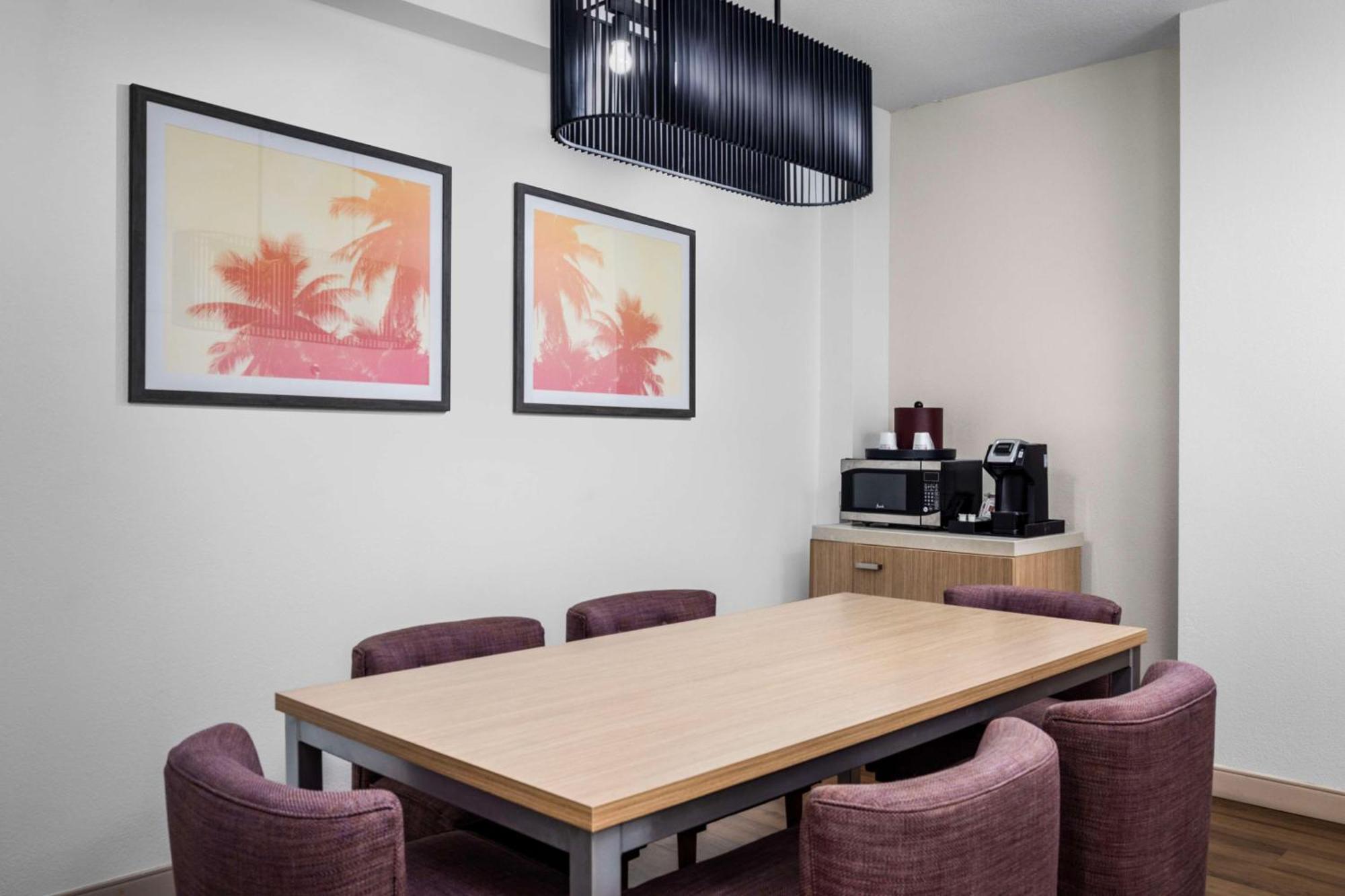 Deluxe One-Bedroom Suite