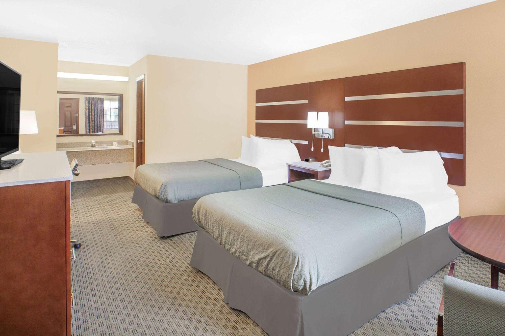 Queen Room Two Queen Beds Non-Smoking