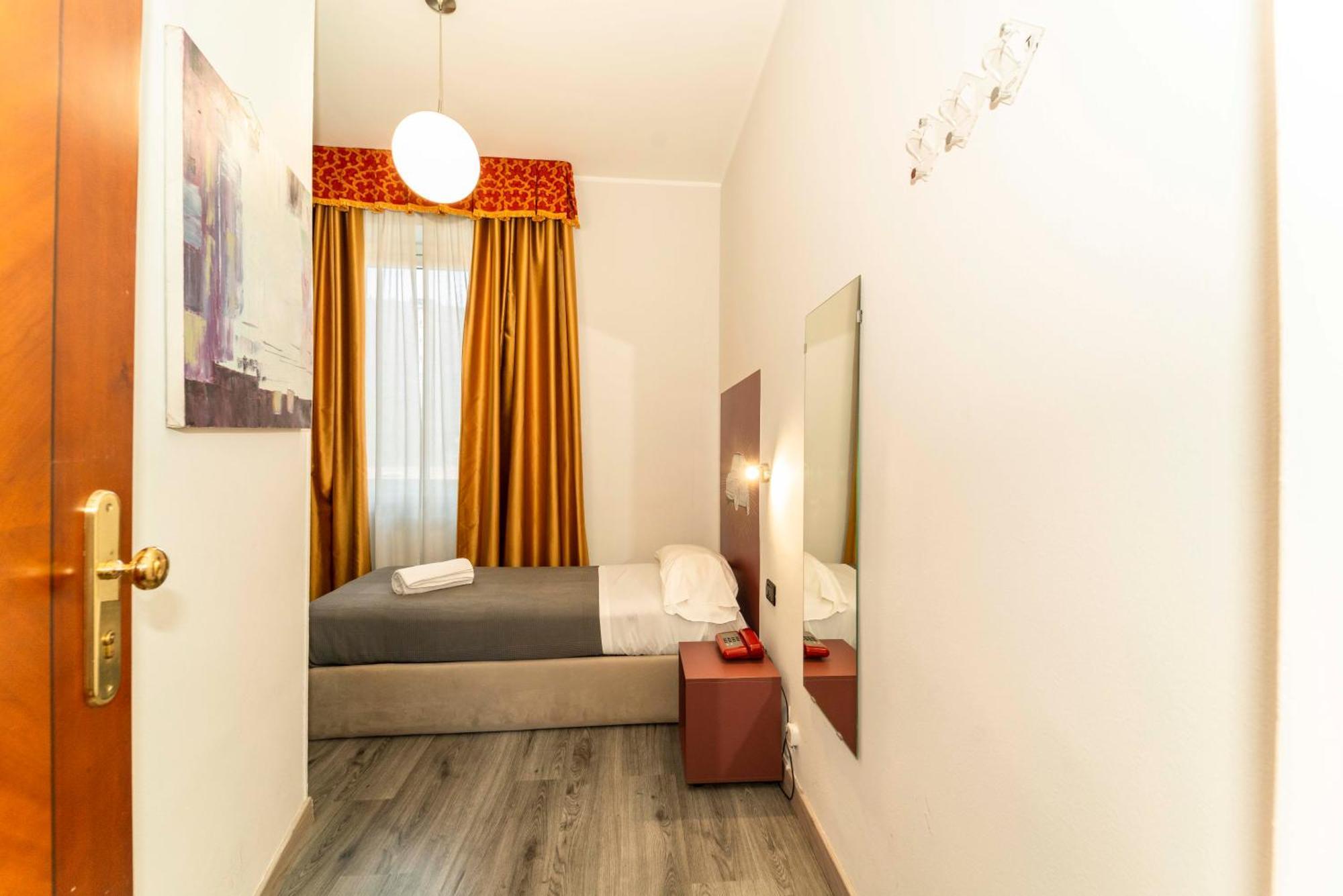 Small Single Room,1538778601:JPEG