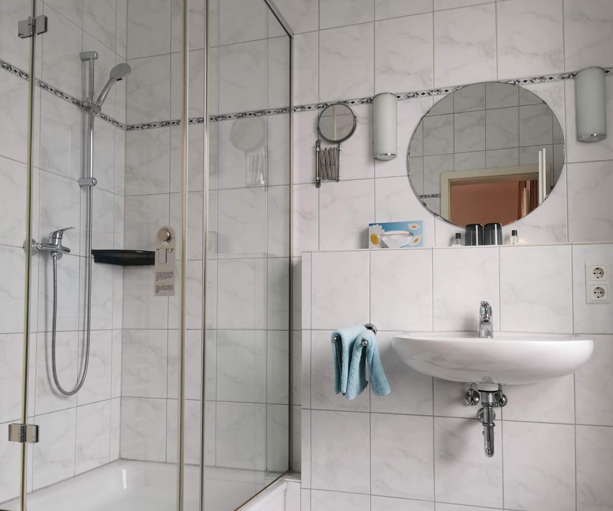 Double Room,1538793553:JPEG