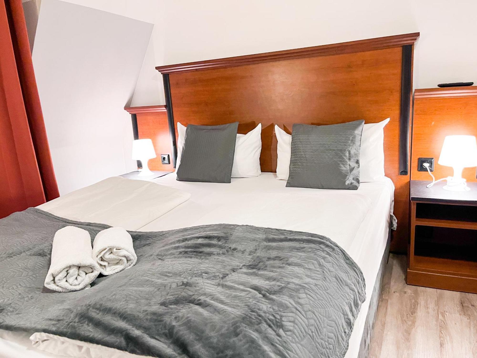 Double or Twin Room,1538861845:JPEG