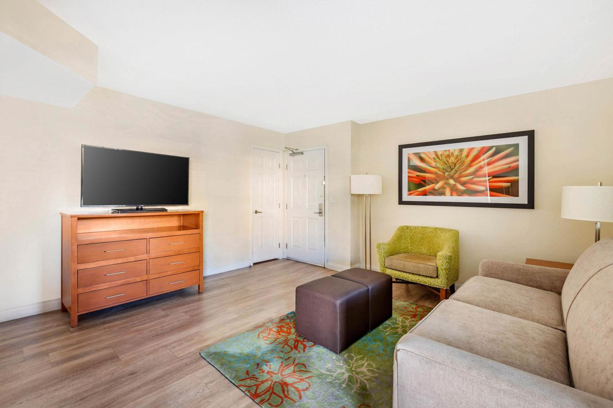 One-Bedroom King Suite Sofa Bed