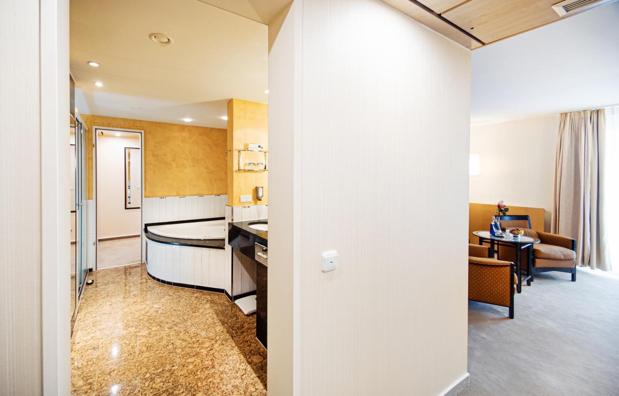 Deluxe Suite